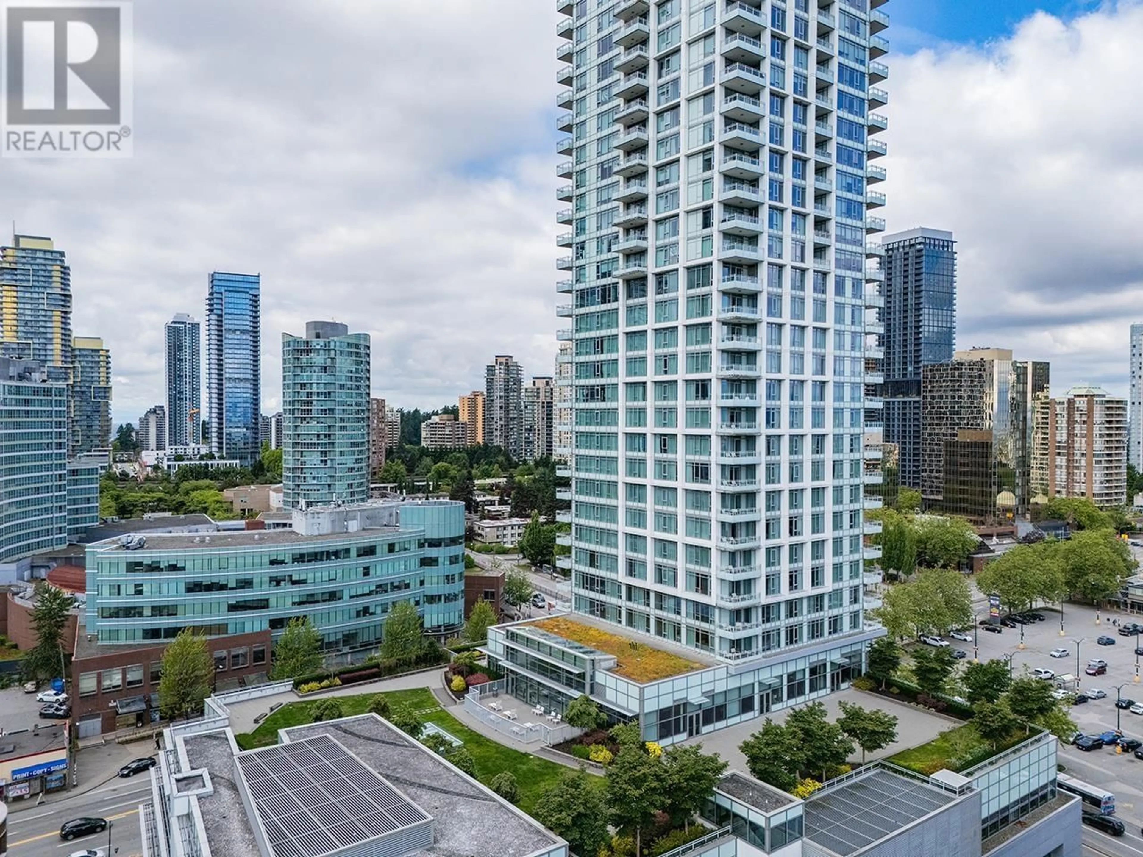 A pic from outside/outdoor area/front of a property/back of a property/a pic from drone, city buildings view from balcony for 3808 - 4508 HAZEL STREET, Burnaby British Columbia V5H0E4
