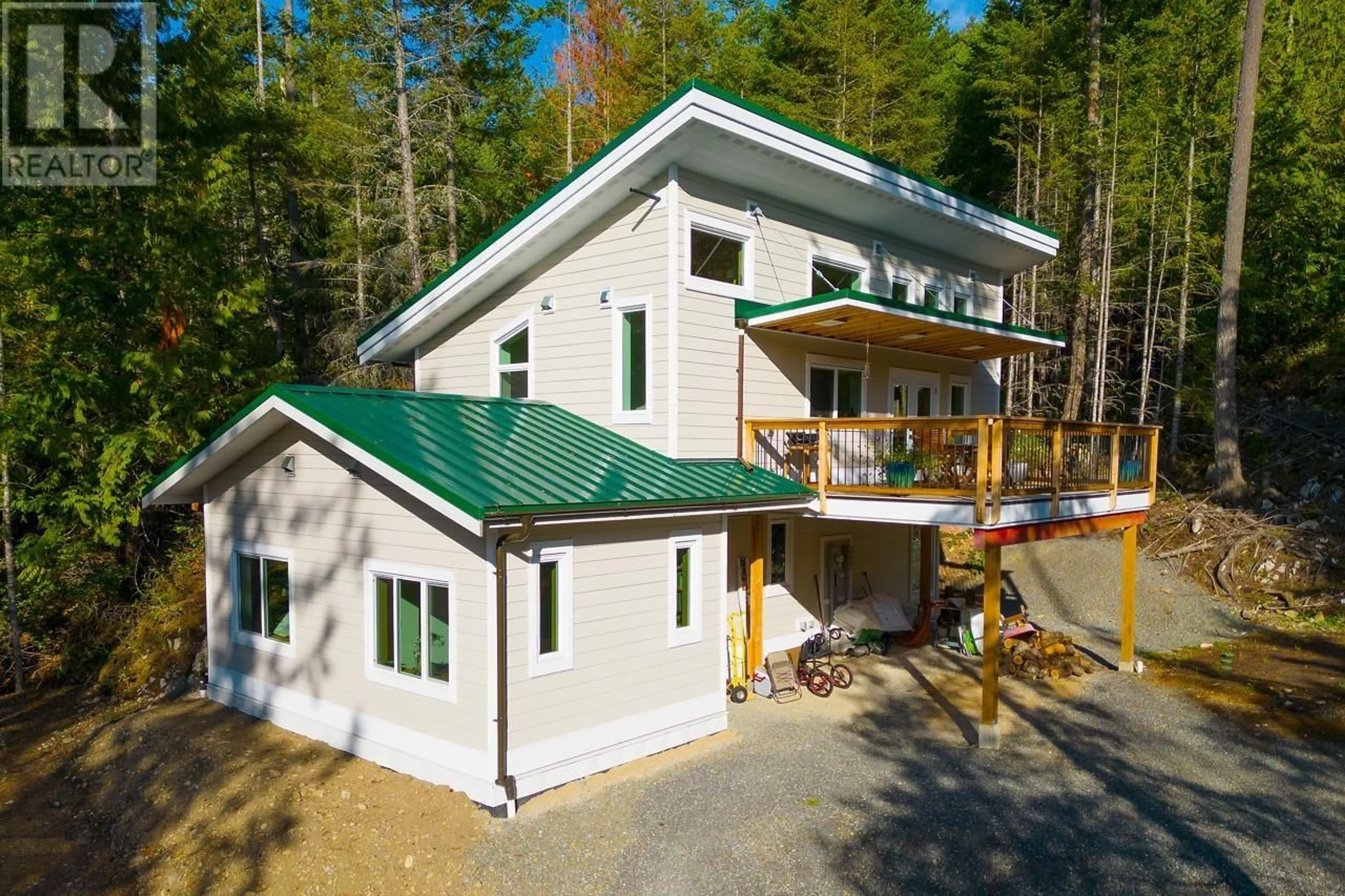 A pic from outside/outdoor area/front of a property/back of a property/a pic from drone, building for 1580 EVERGREEN LANE, Bowen Island British Columbia V0N1G2