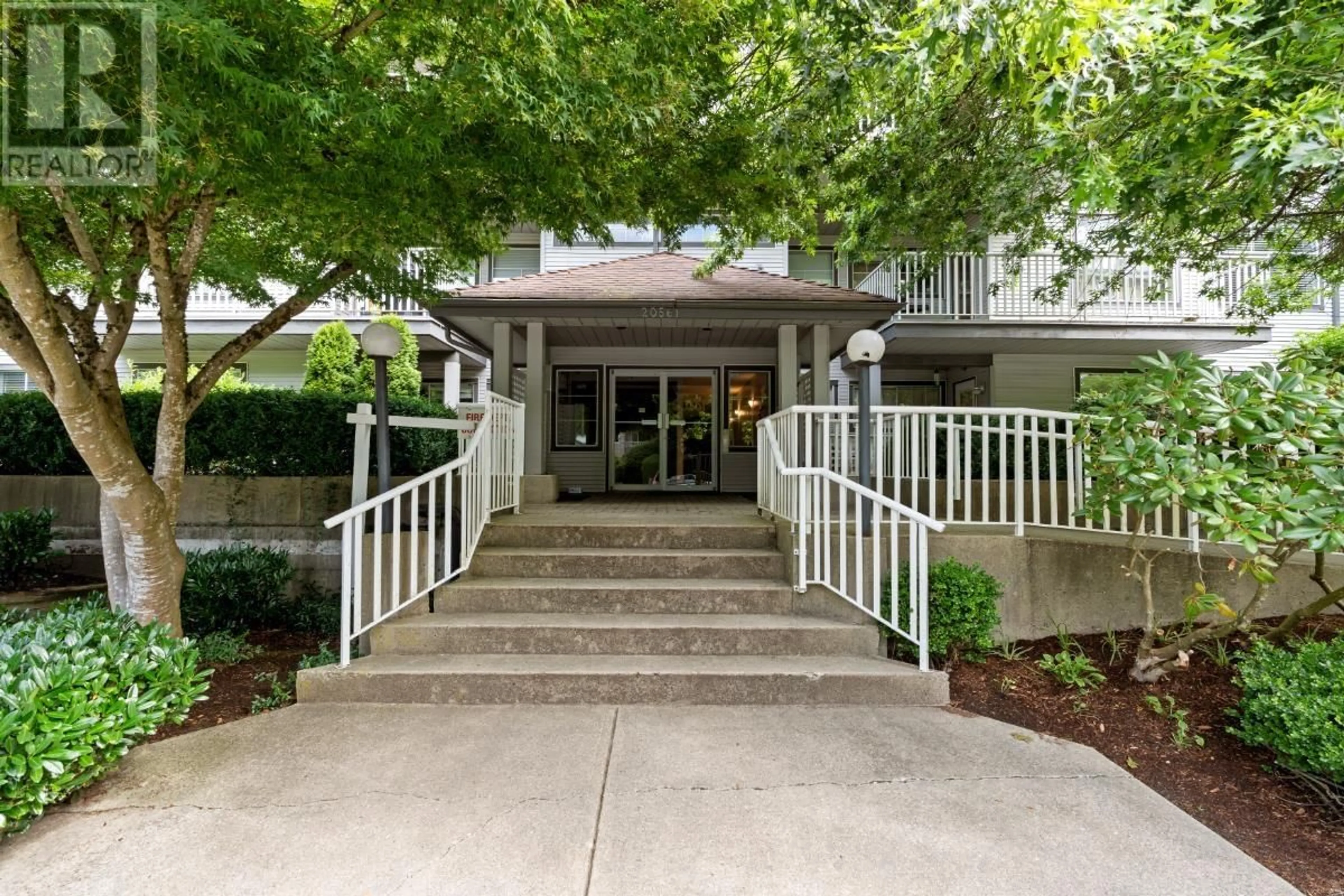 Indoor foyer for 108 - 20561 113 AVENUE, Maple Ridge British Columbia V2X1E2