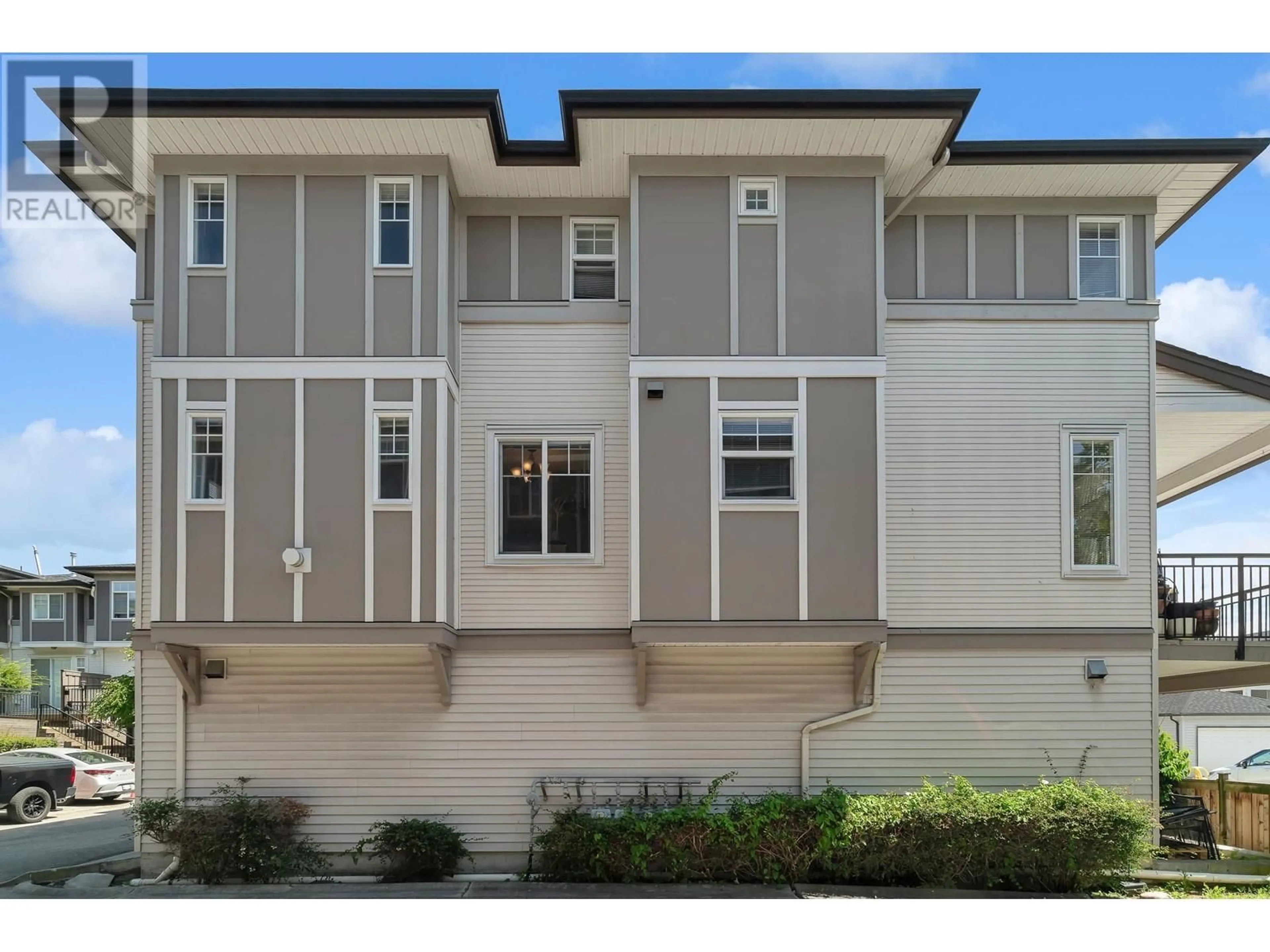 Home with vinyl exterior material, street for 40 - 1010 EWEN AVENUE, New Westminster British Columbia V3M5C9