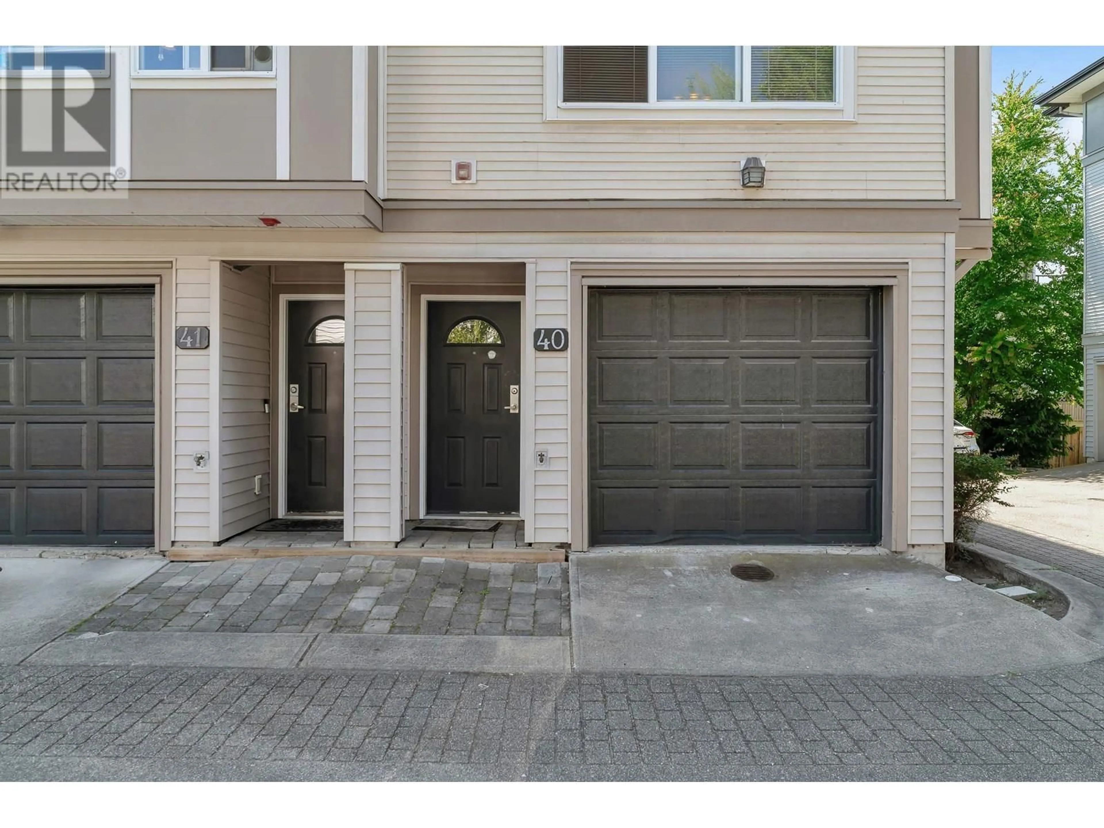Indoor entryway for 40 - 1010 EWEN AVENUE, New Westminster British Columbia V3M5C9
