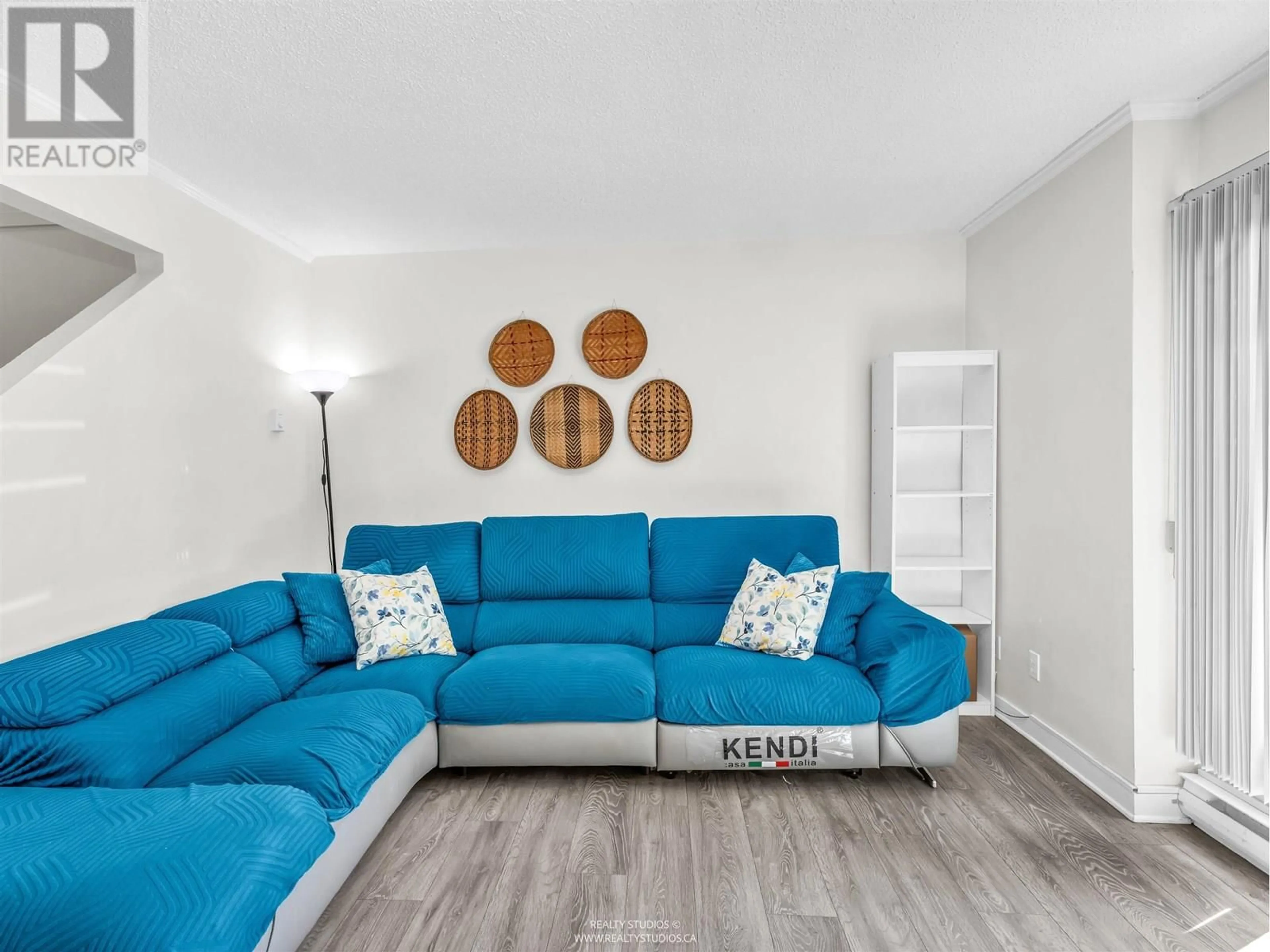 Living room with furniture, unknown for 962 HOWIE AVENUE, Coquitlam British Columbia V3J1T3