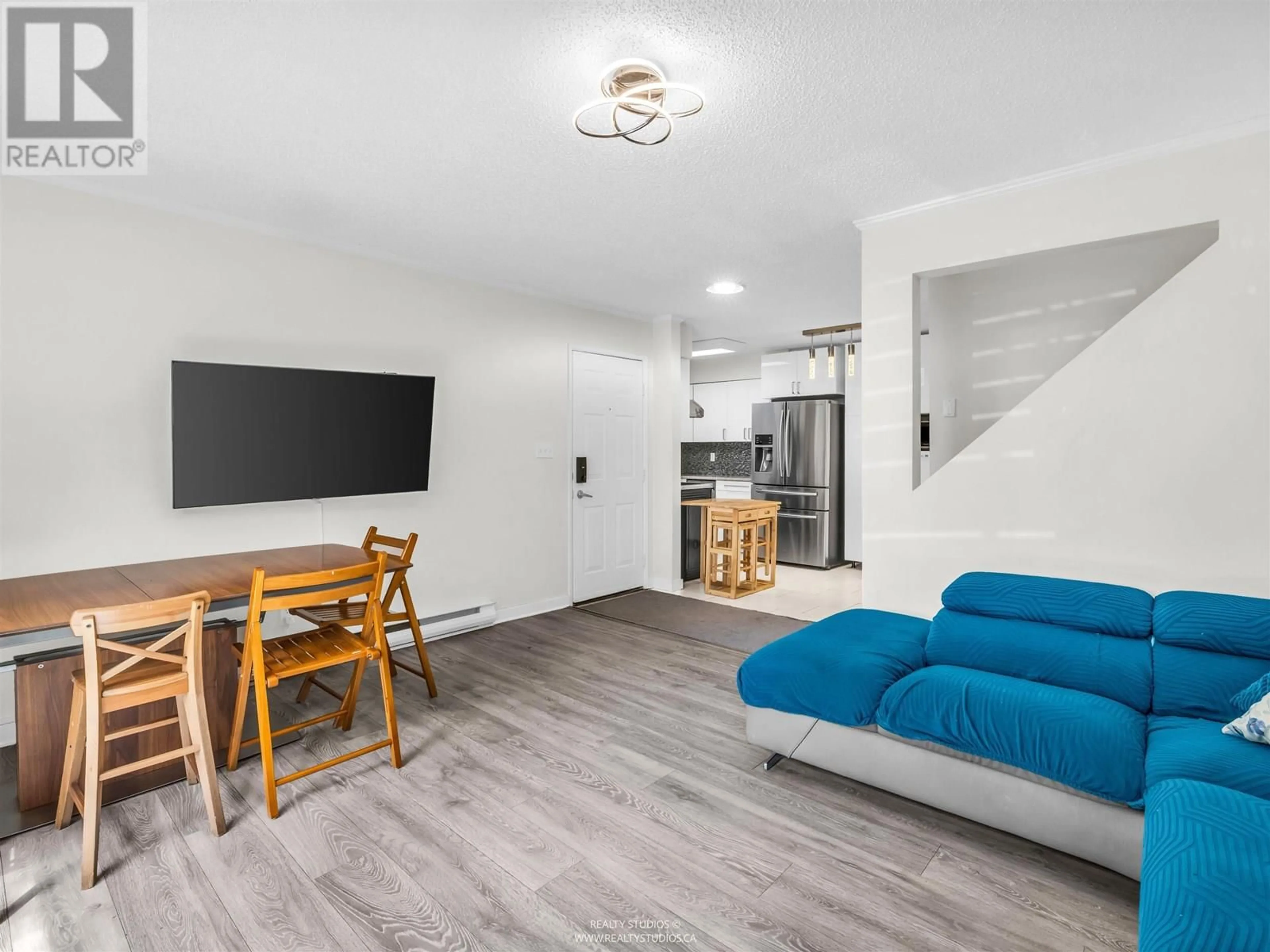 Living room with furniture, unknown for 962 HOWIE AVENUE, Coquitlam British Columbia V3J1T3
