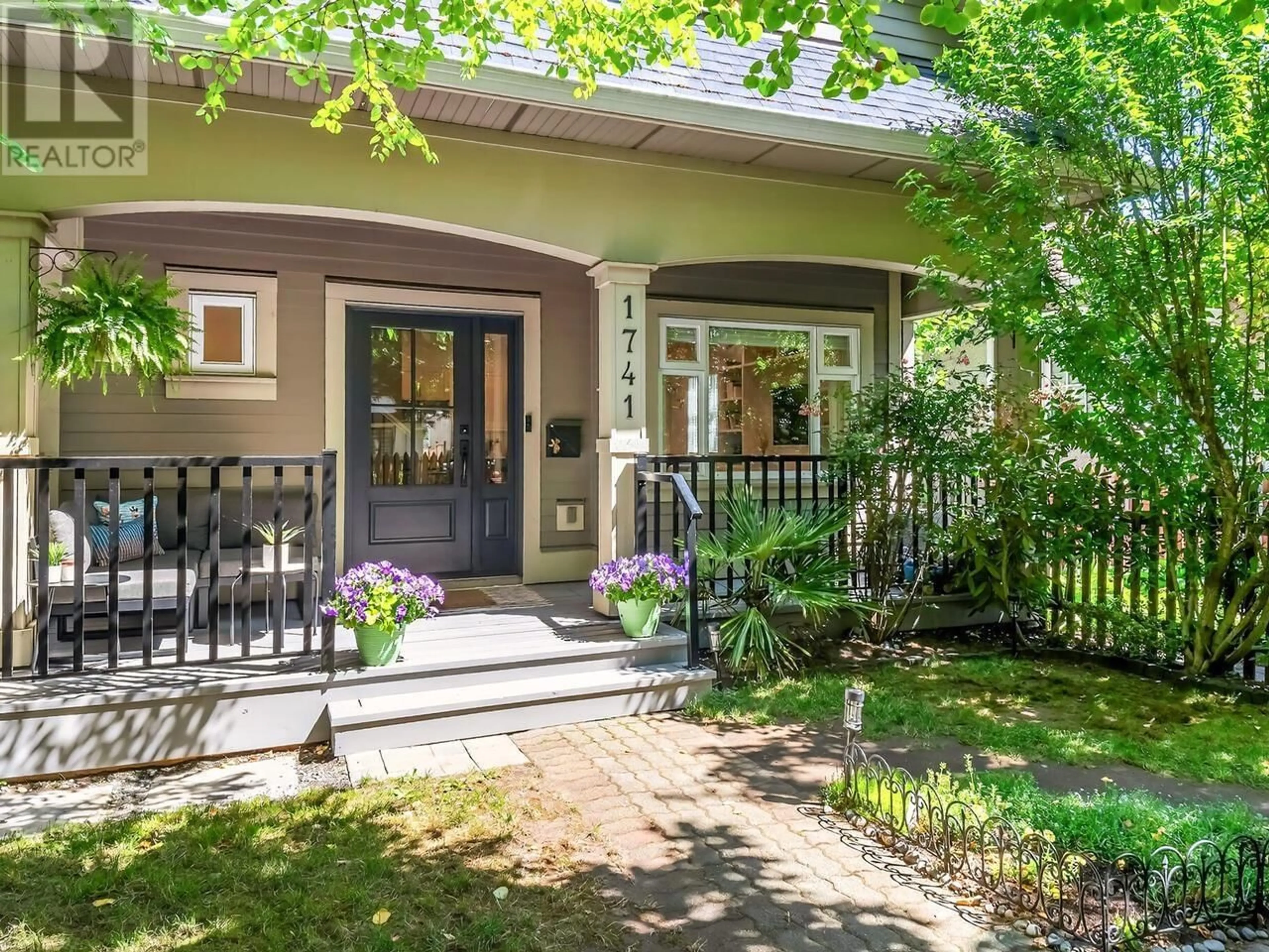 Indoor entryway for 1741 15TH AVENUE, Vancouver British Columbia V5N2G2