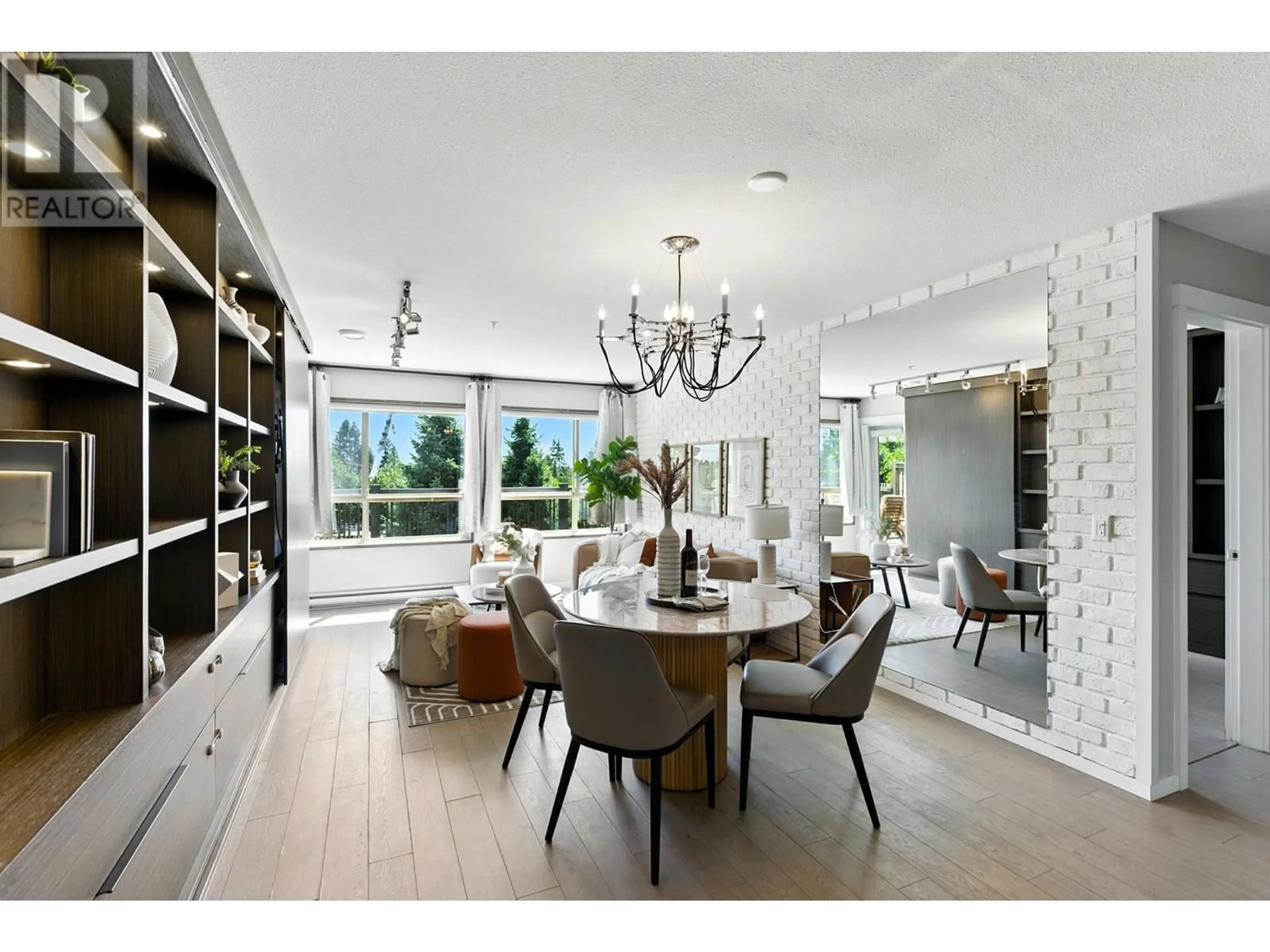 Dining room, ceramic/tile floor for 205 - 3156 DAYANEE SPRINGS BOULEVARD, Coquitlam British Columbia V3E0B7