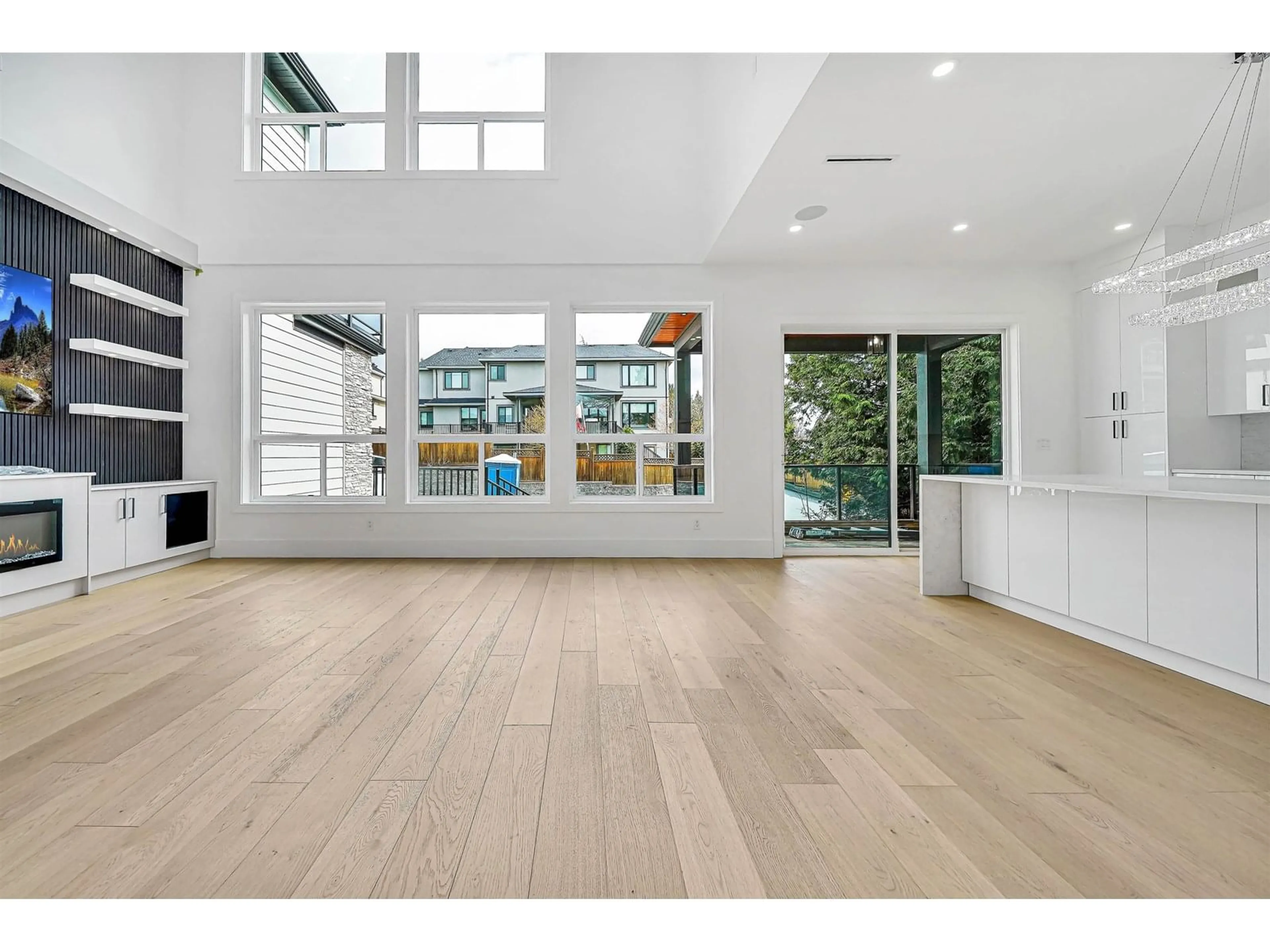 Indoor foyer for 5468 184, Surrey British Columbia V3S1E1