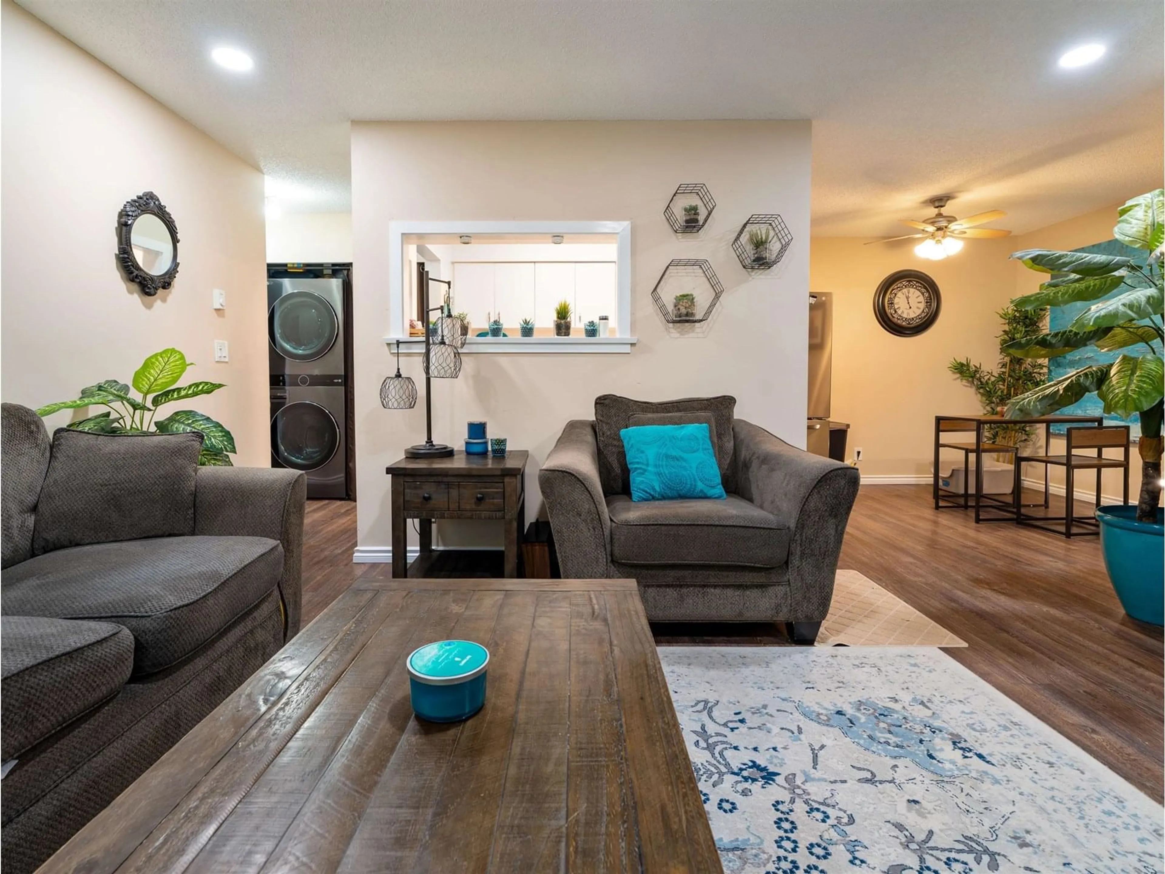 Living room with furniture, unknown for 914 - 10620 150, Surrey British Columbia V3R7S1