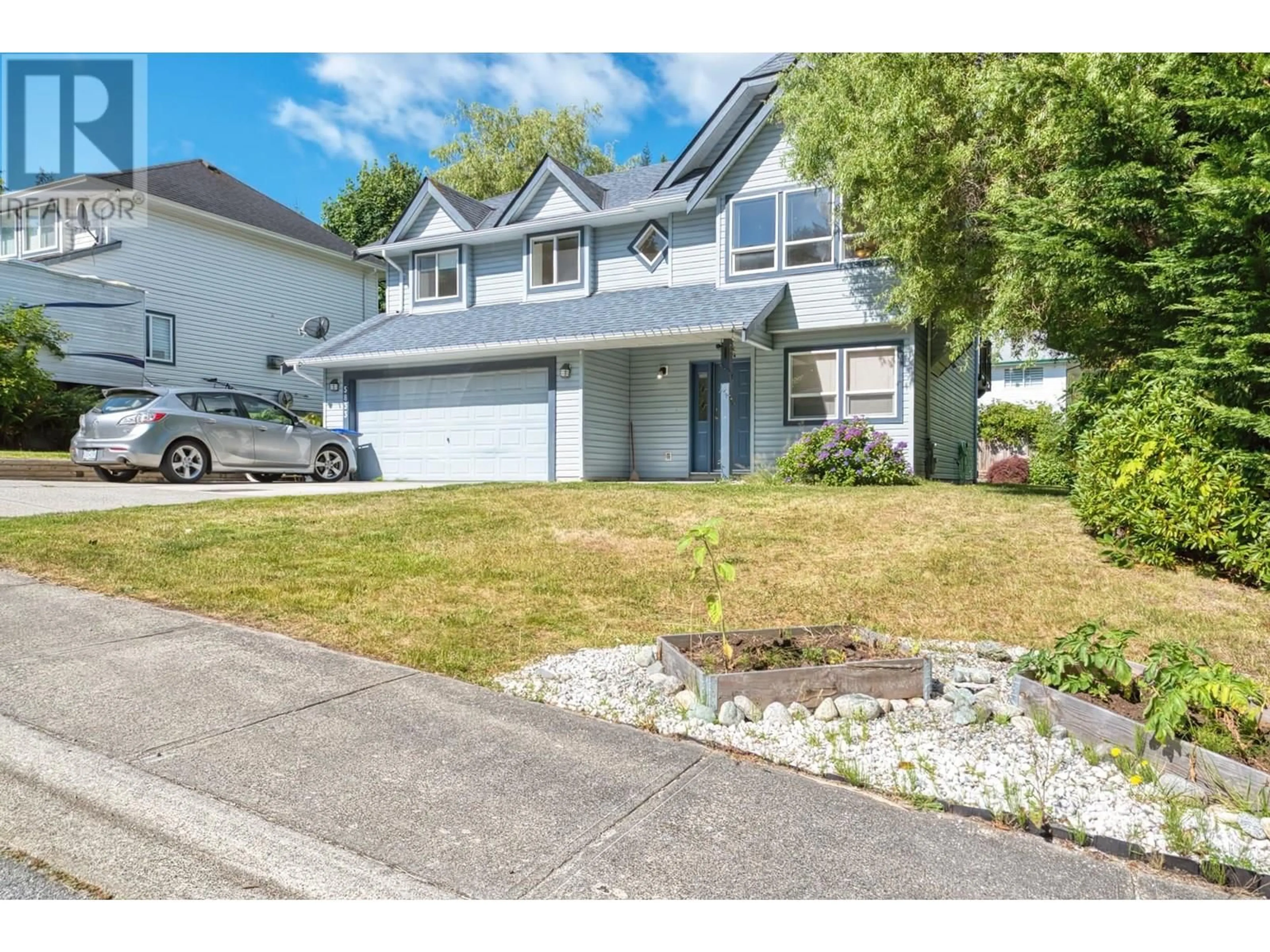 Home with vinyl exterior material, street for 5833 HERON PLACE, Sechelt British Columbia V7Z0R3
