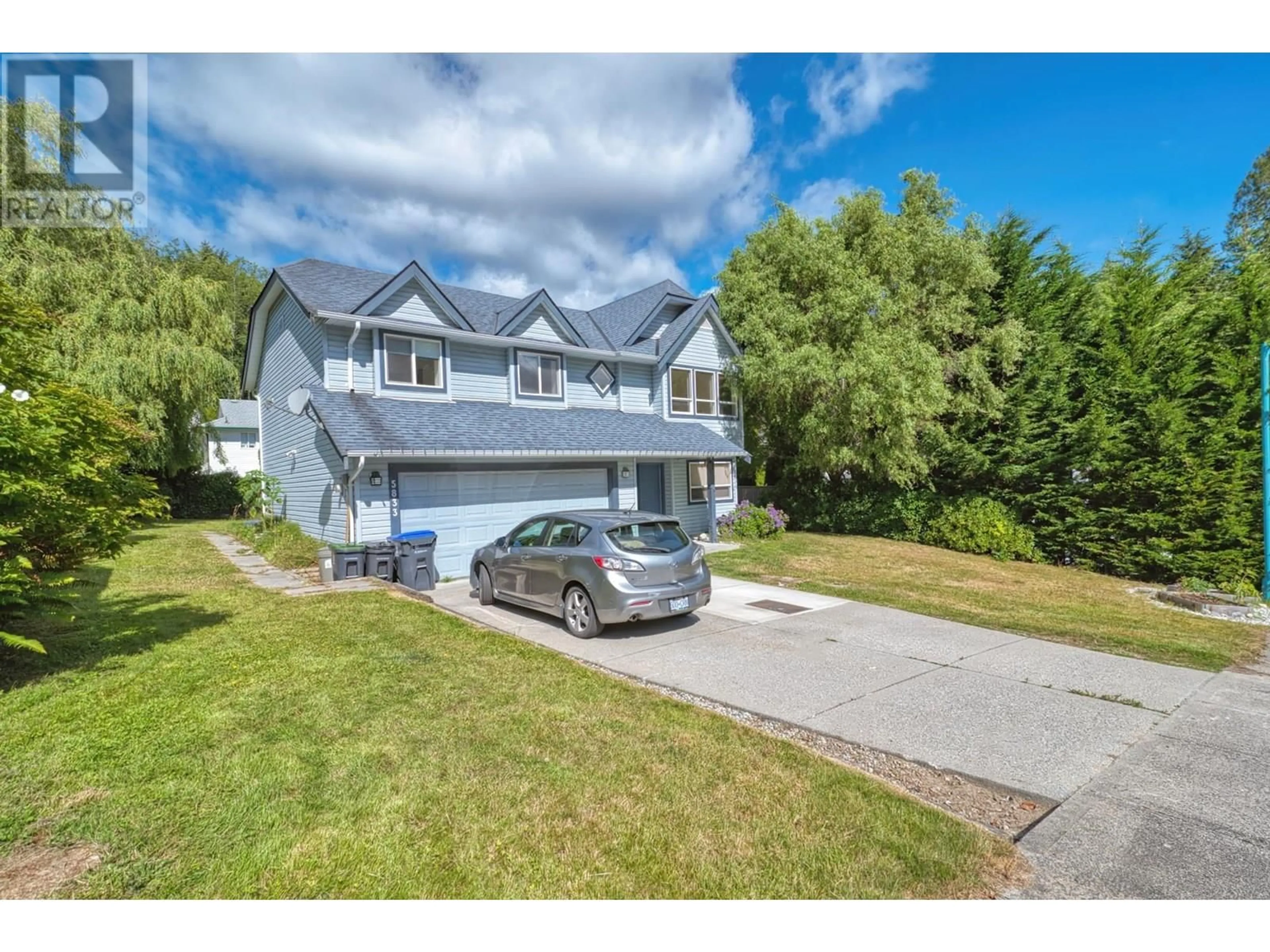 A pic from outside/outdoor area/front of a property/back of a property/a pic from drone, street for 5833 HERON PLACE, Sechelt British Columbia V7Z0R3