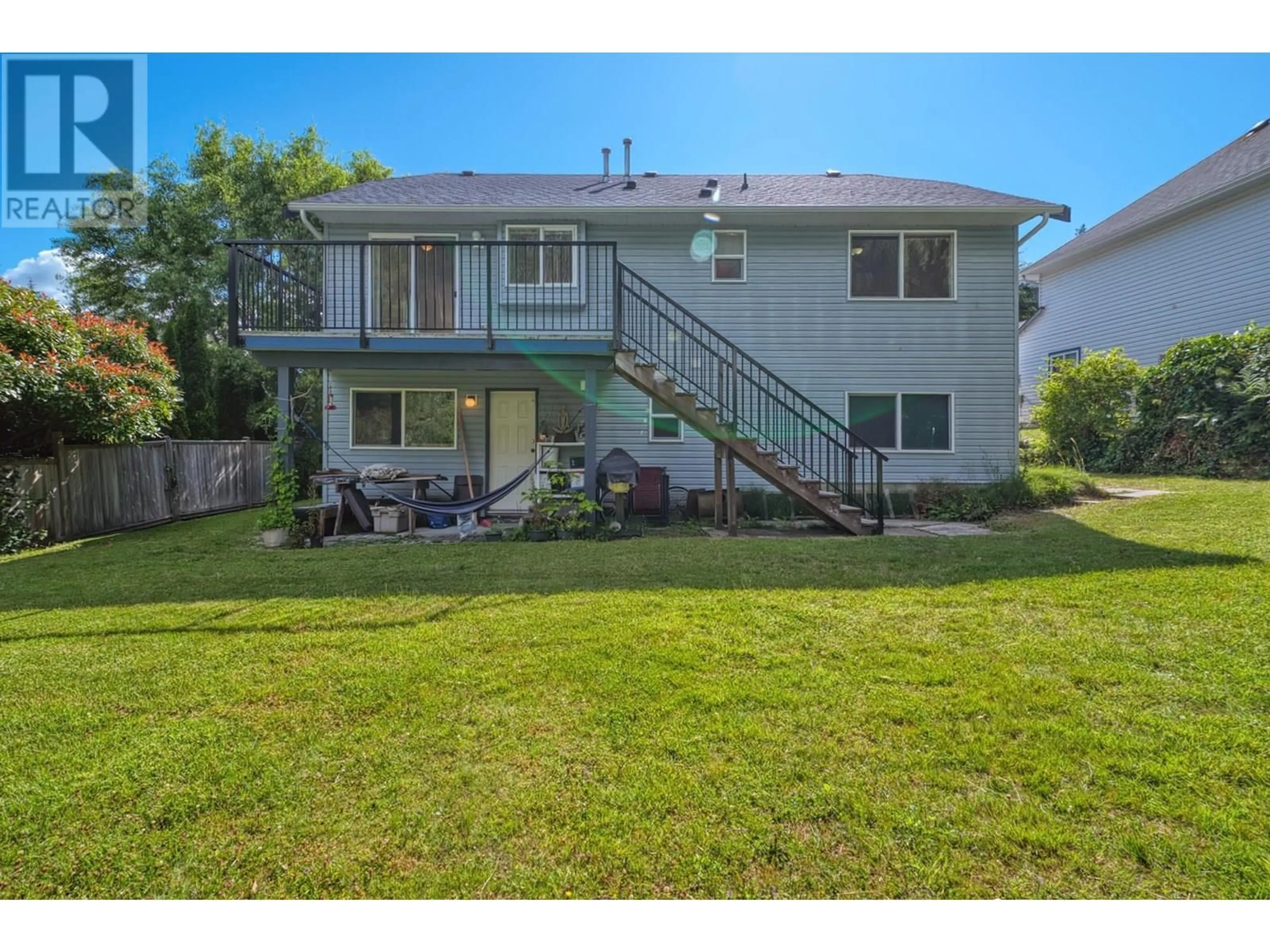 A pic from outside/outdoor area/front of a property/back of a property/a pic from drone, unknown for 5833 HERON PLACE, Sechelt British Columbia V7Z0R3