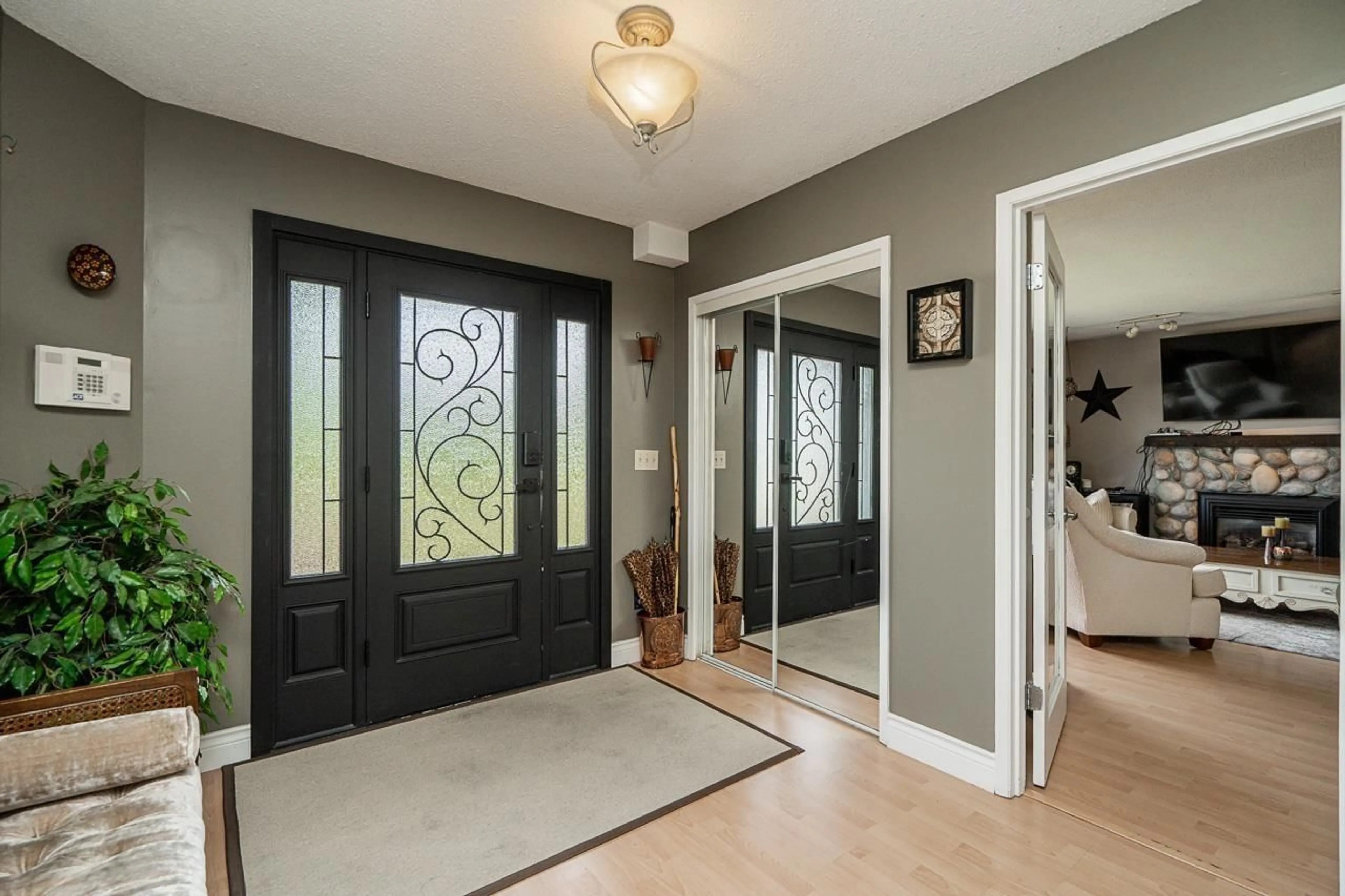 Indoor entryway for 11112 PITMAN, Delta British Columbia V4C7K7