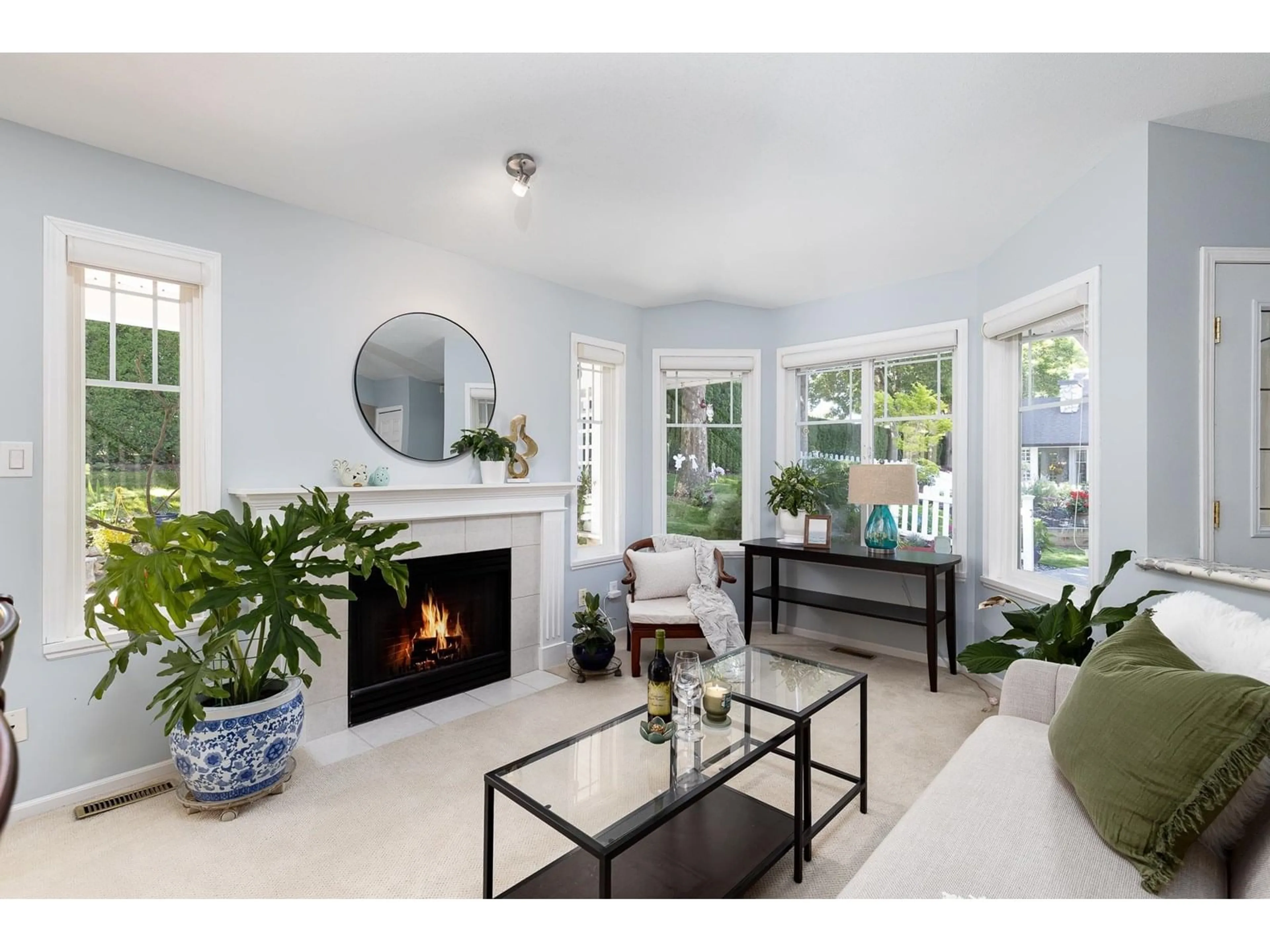 Living room with furniture, unknown for 27 - 6488 168, Surrey British Columbia V2S8Z1