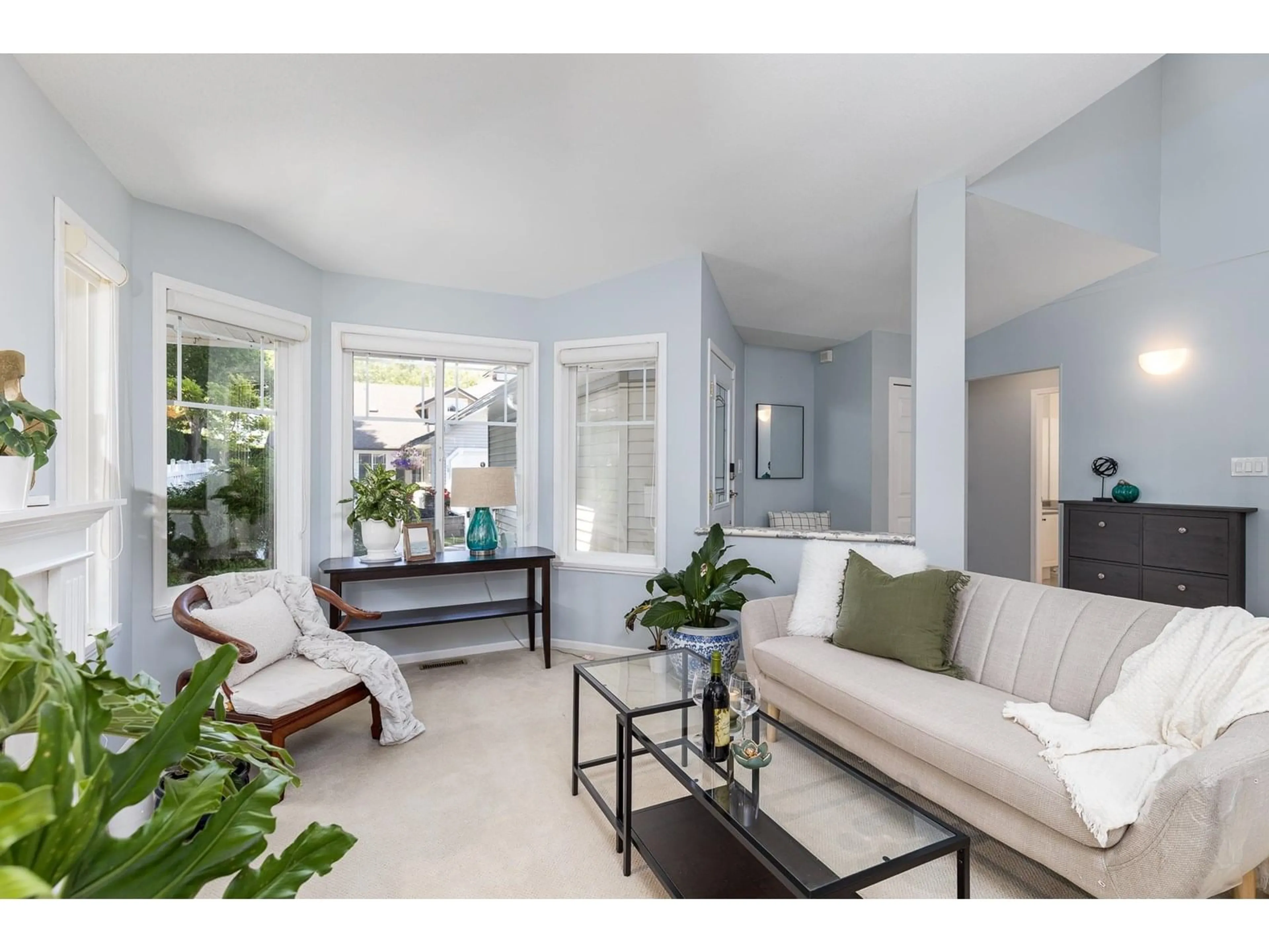 Living room with furniture, unknown for 27 - 6488 168, Surrey British Columbia V2S8Z1