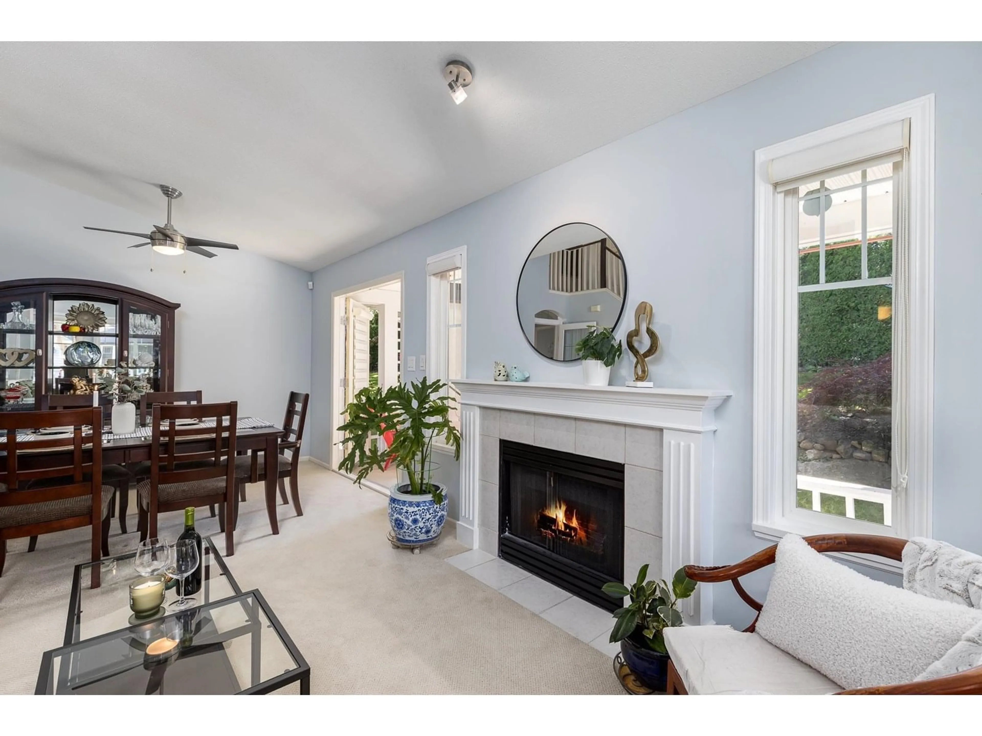 Living room with furniture, ceramic/tile floor for 27 - 6488 168, Surrey British Columbia V2S8Z1