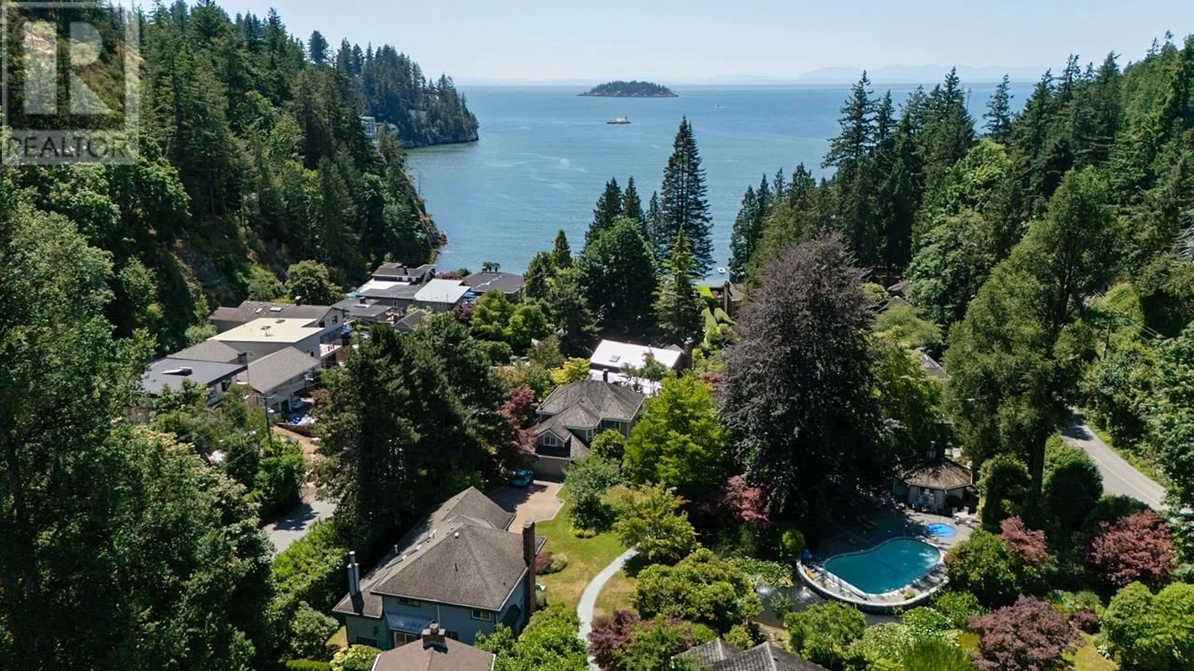 A pic from outside/outdoor area/front of a property/back of a property/a pic from drone, water/lake/river/ocean view for 6755 DUFFERIN AVENUE, West Vancouver British Columbia V7W3B7