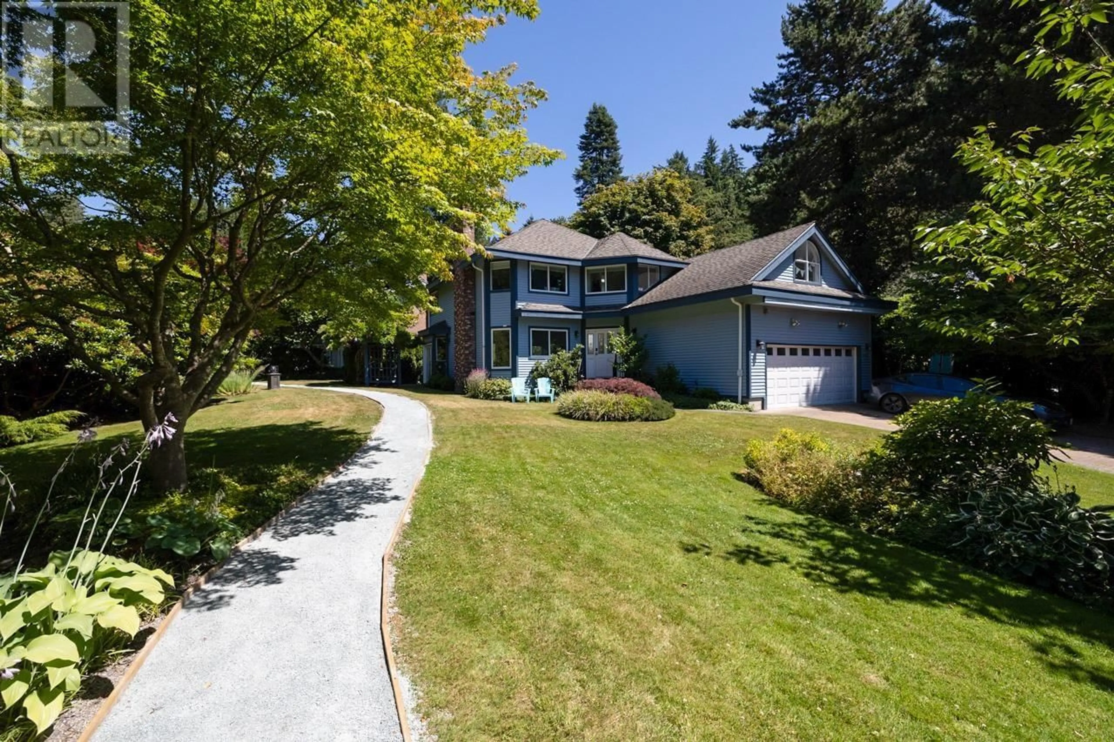 A pic from outside/outdoor area/front of a property/back of a property/a pic from drone, water/lake/river/ocean view for 6755 DUFFERIN AVENUE, West Vancouver British Columbia V7W3B7