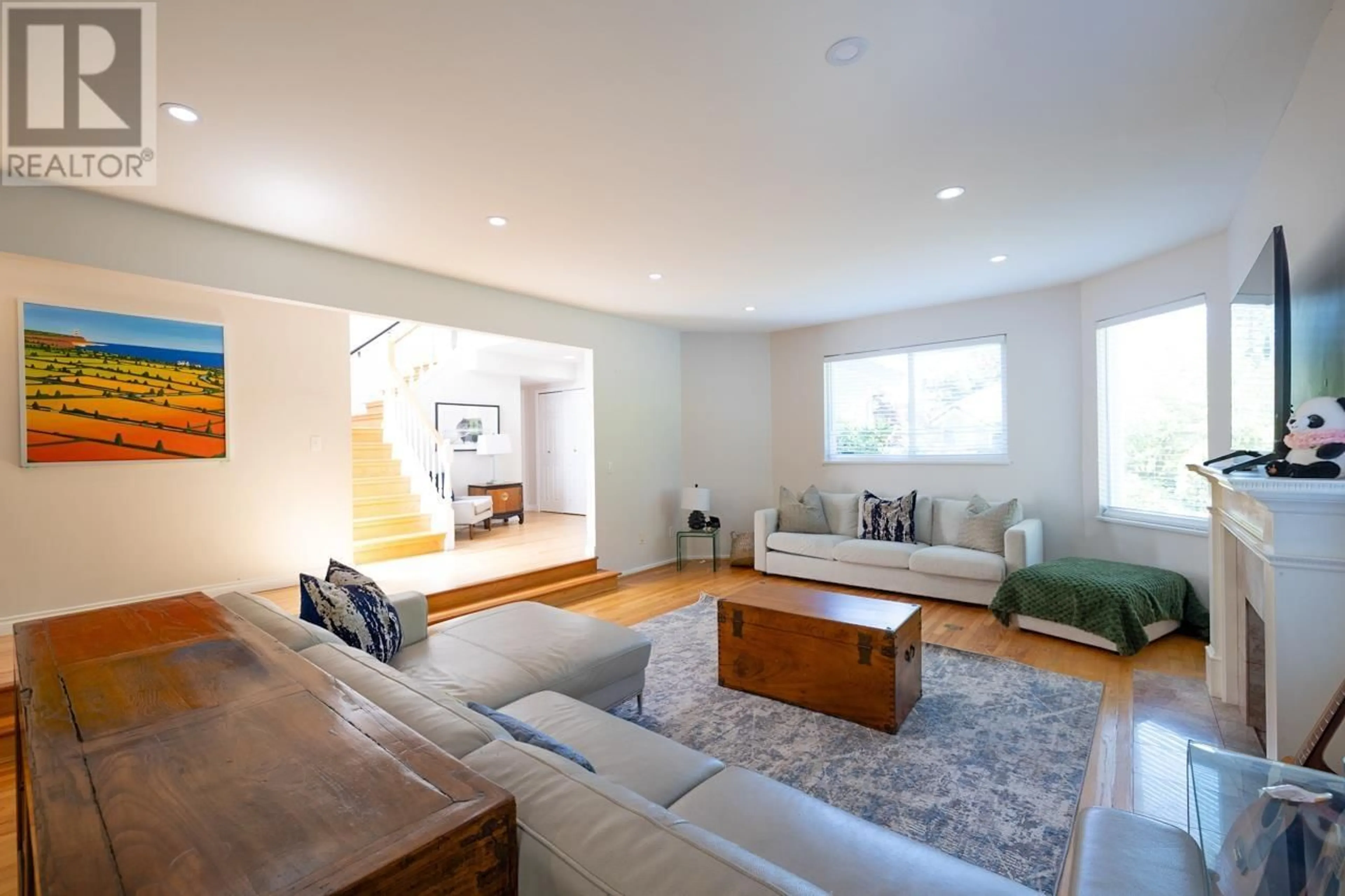 Living room with furniture, wood/laminate floor for 6755 DUFFERIN AVENUE, West Vancouver British Columbia V7W3B7