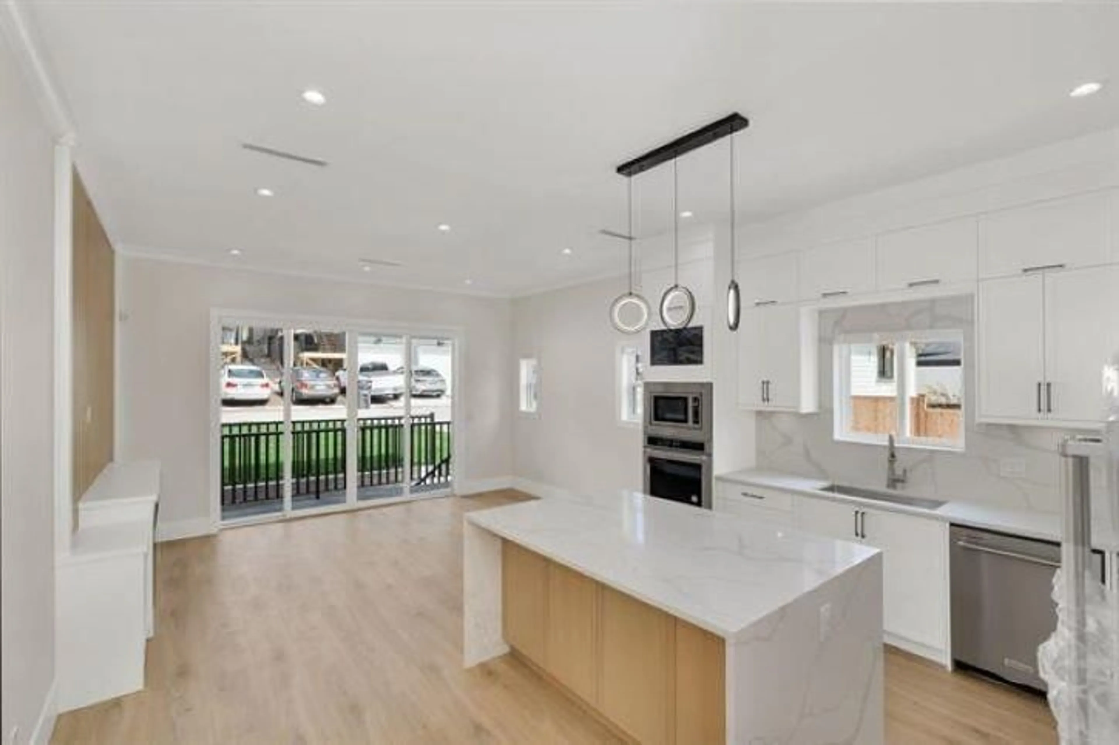 Open concept kitchen, unknown for 16685 15A, Surrey British Columbia V3S9X7