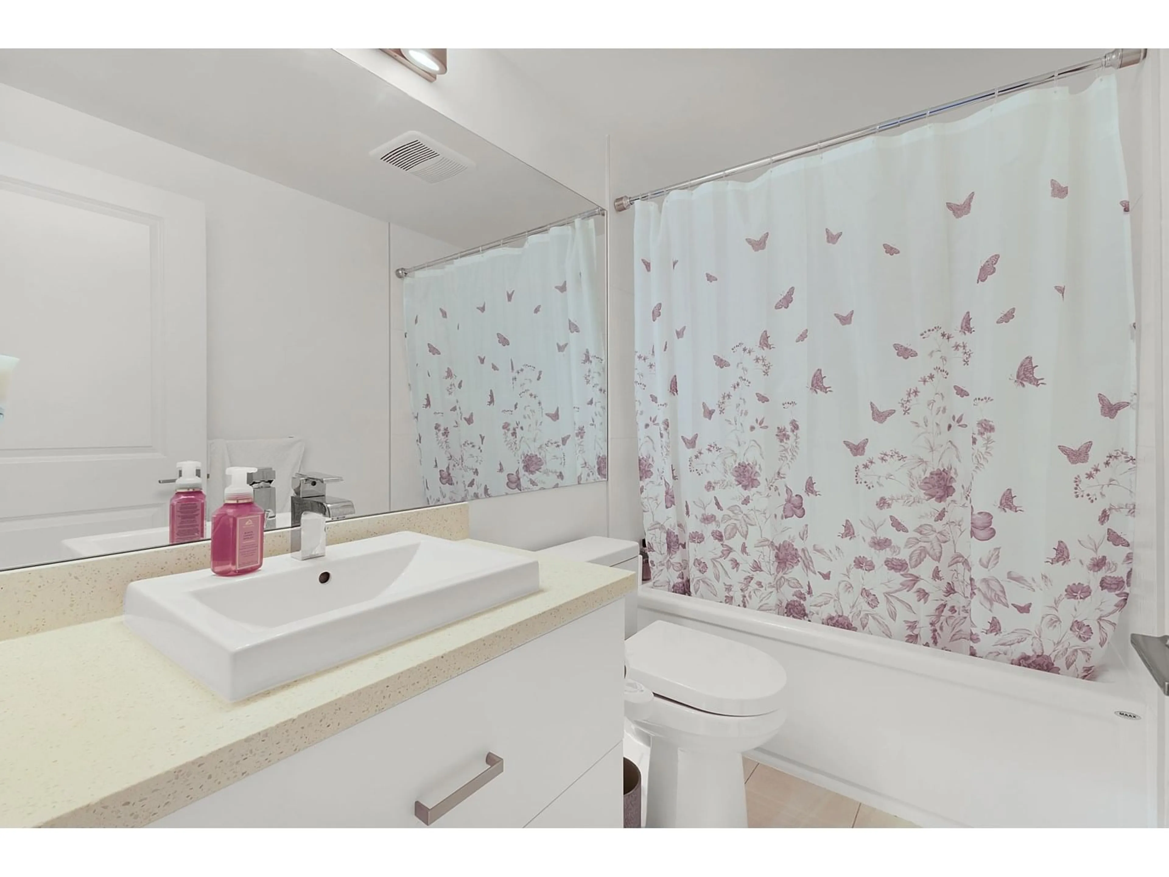 Standard bathroom, ceramic/tile floor for 2903 - 11967 80, Delta British Columbia V4C0E2