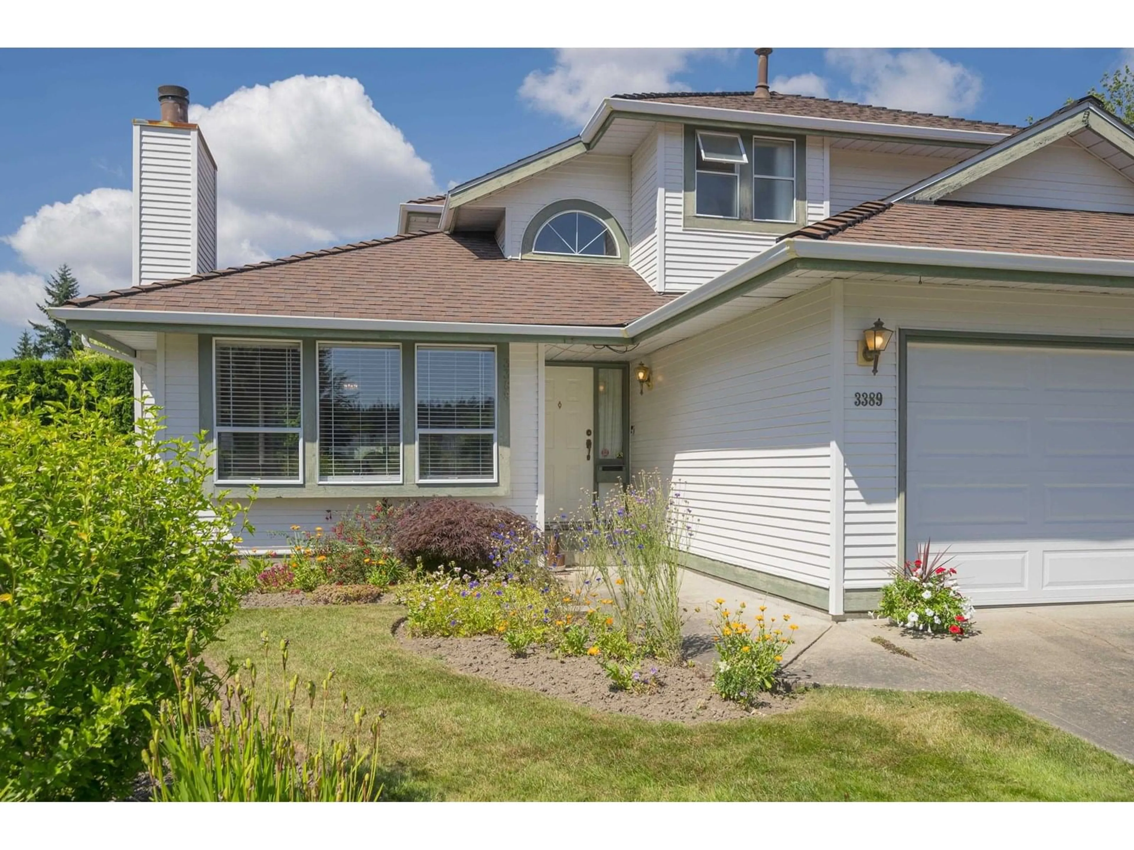 Home with vinyl exterior material, street for 3389 197, Langley British Columbia V3A7X4