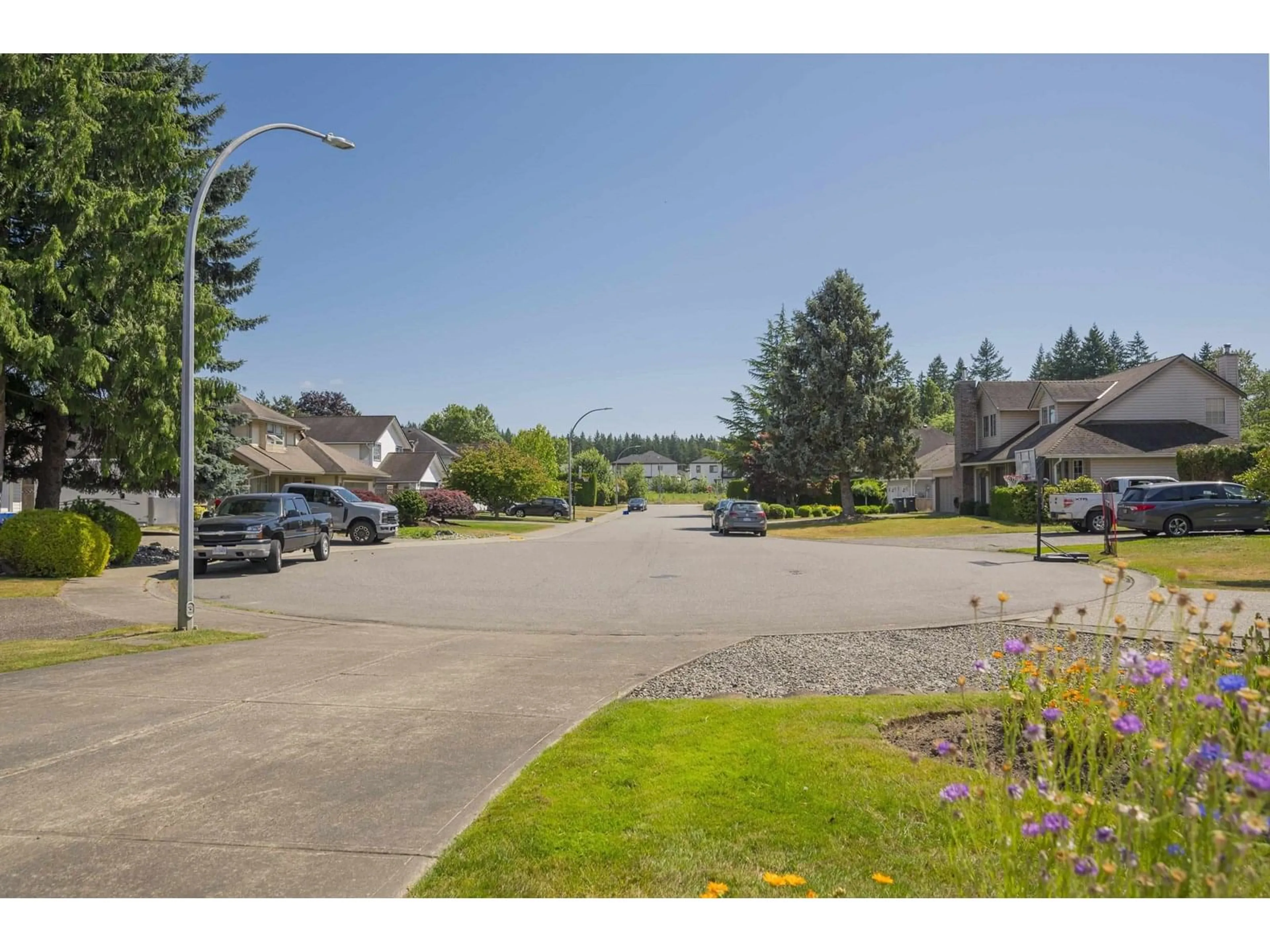 A pic from outside/outdoor area/front of a property/back of a property/a pic from drone, unknown for 3389 197, Langley British Columbia V3A7X4