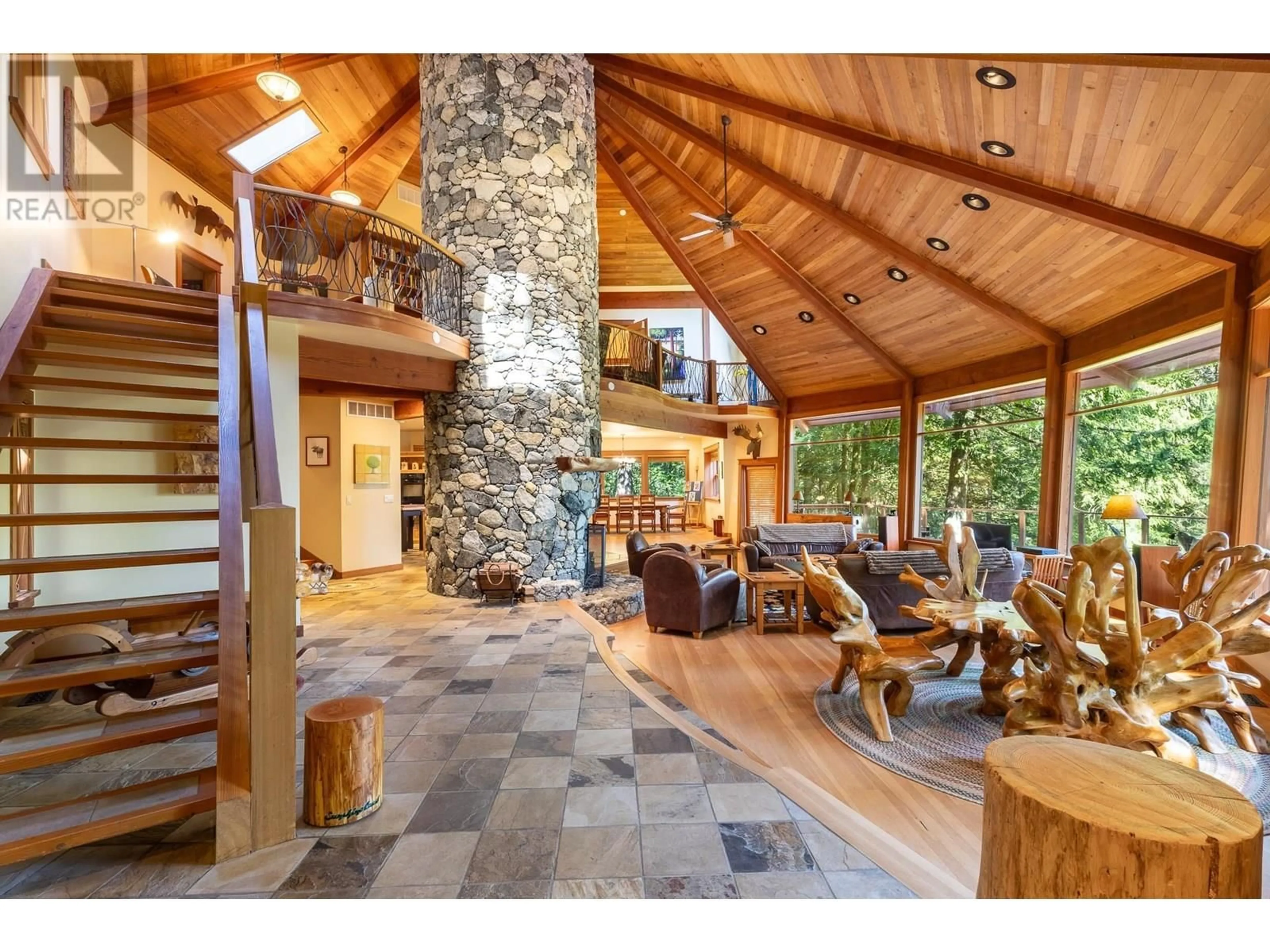 Indoor foyer for 12929 SUNSHINE COAST HIGHWAY, Madeira Park British Columbia V0N2H1