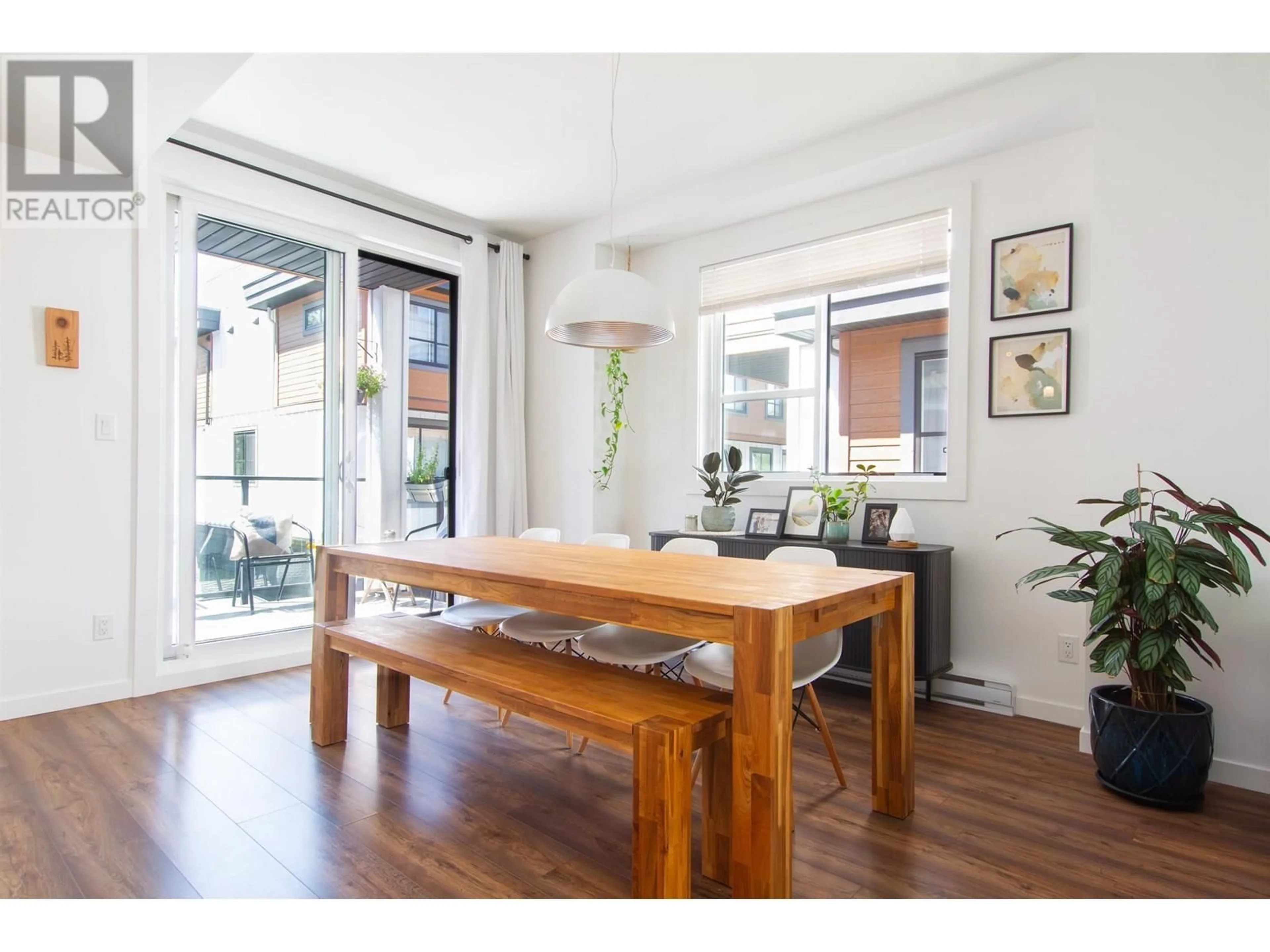 Dining room, wood/laminate floor for 22 - 39769 GOVERNMENT ROAD, Squamish British Columbia V8B0Z1
