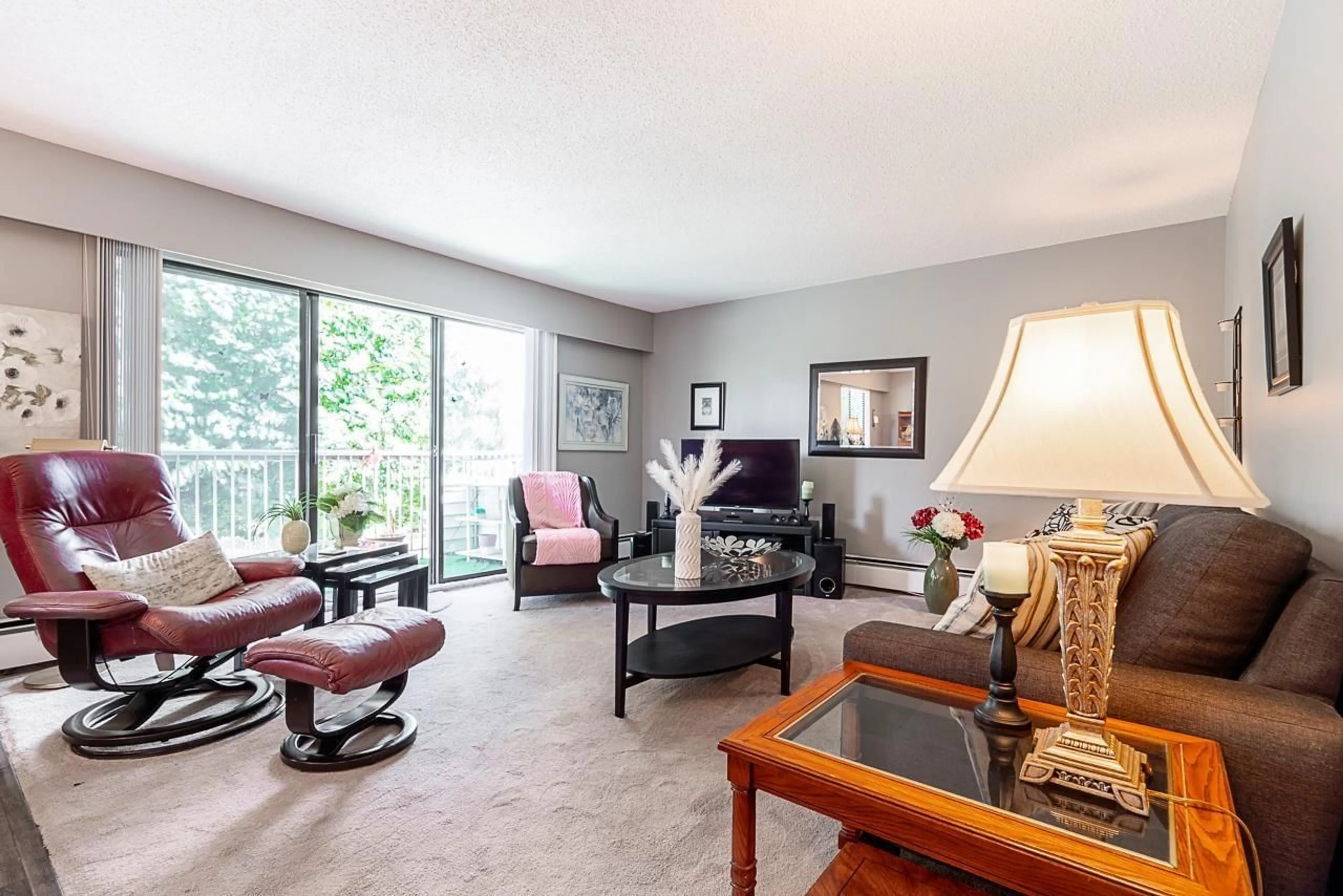 Living room with furniture, unknown for 106 - 9425 NOWELL STREET, Chilliwack British Columbia V2P4X8