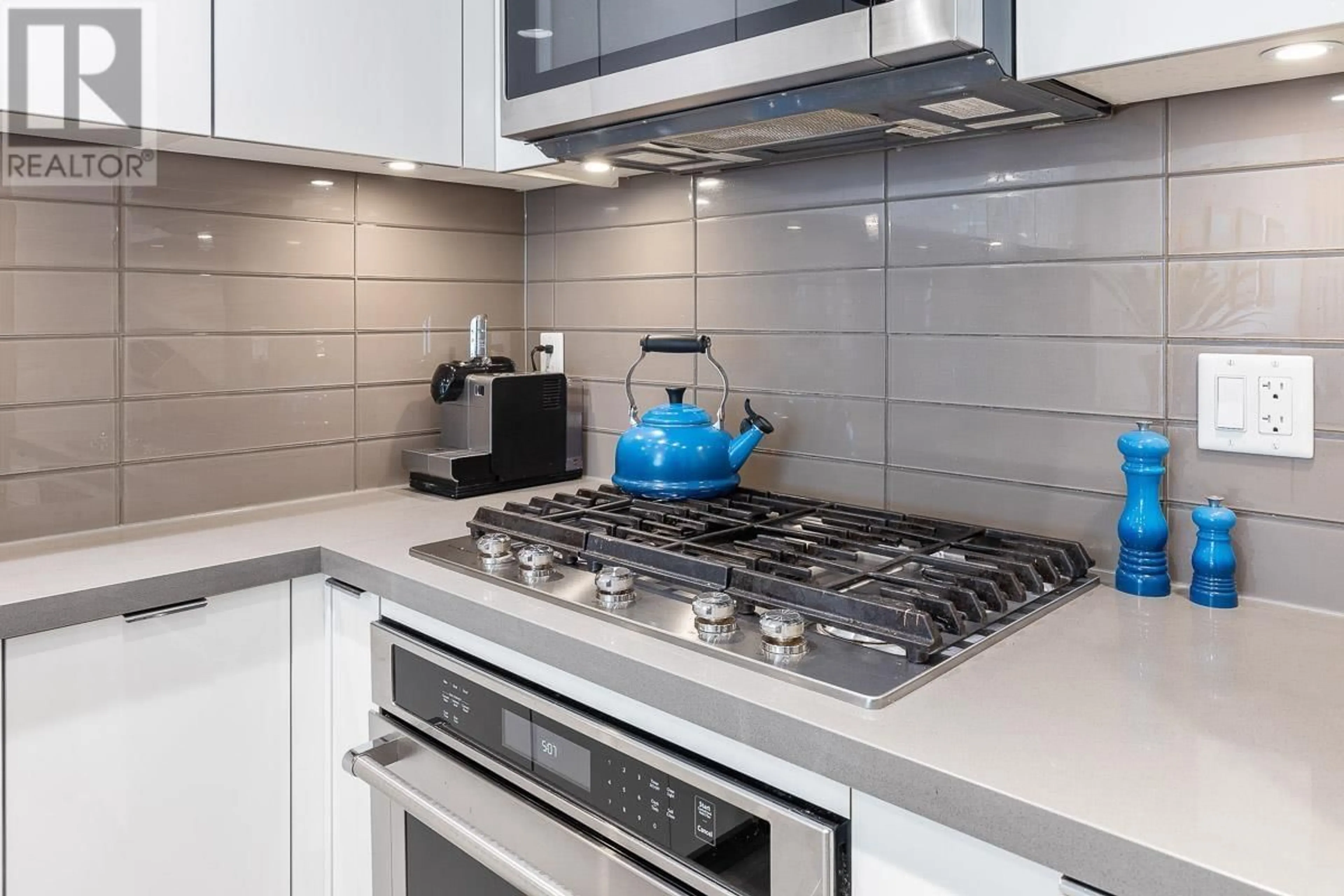 Standard kitchen, ceramic/tile floor for 413 - 255 1ST STREET, North Vancouver British Columbia V7M3G8