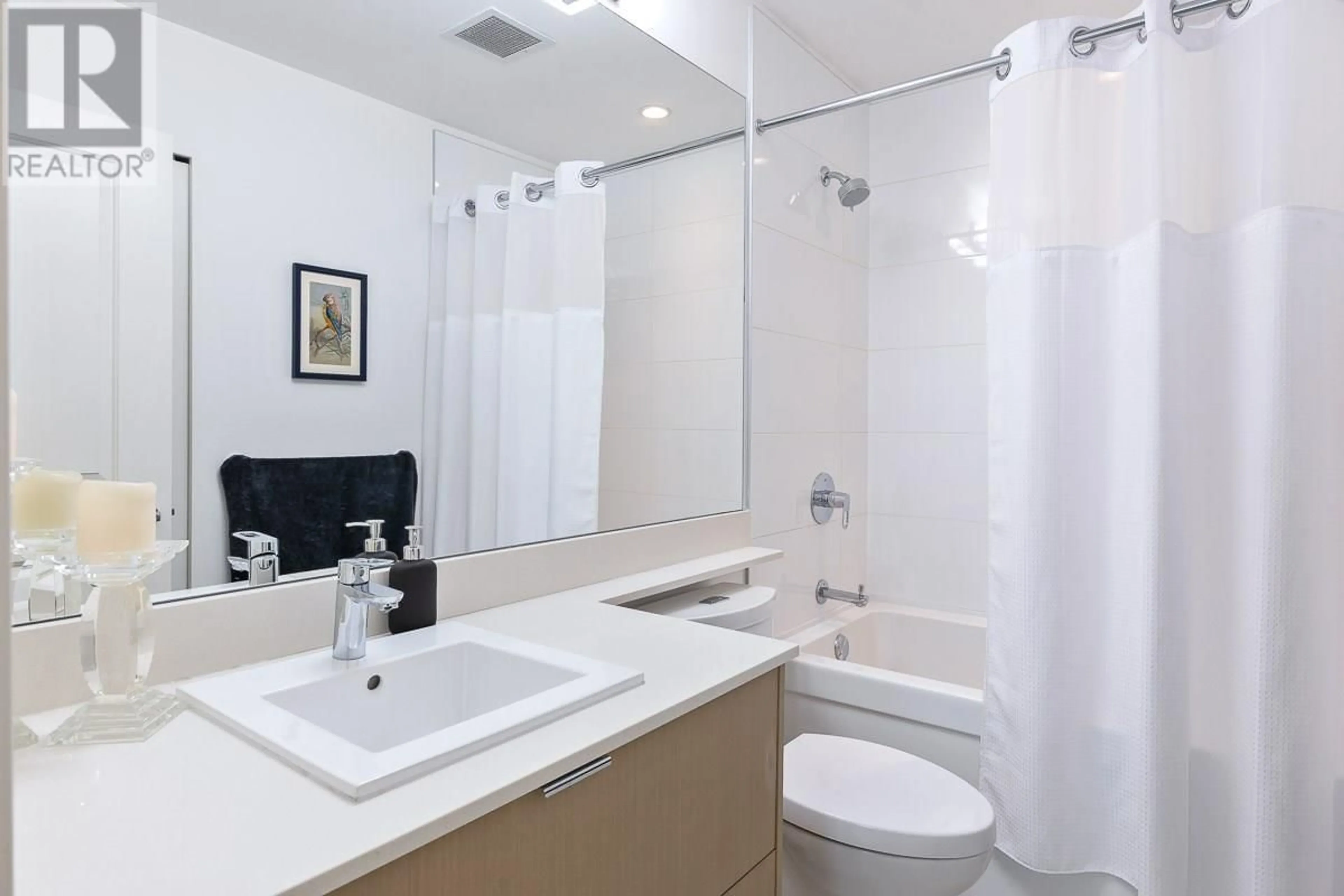 Standard bathroom, ceramic/tile floor for 413 - 255 1ST STREET, North Vancouver British Columbia V7M3G8