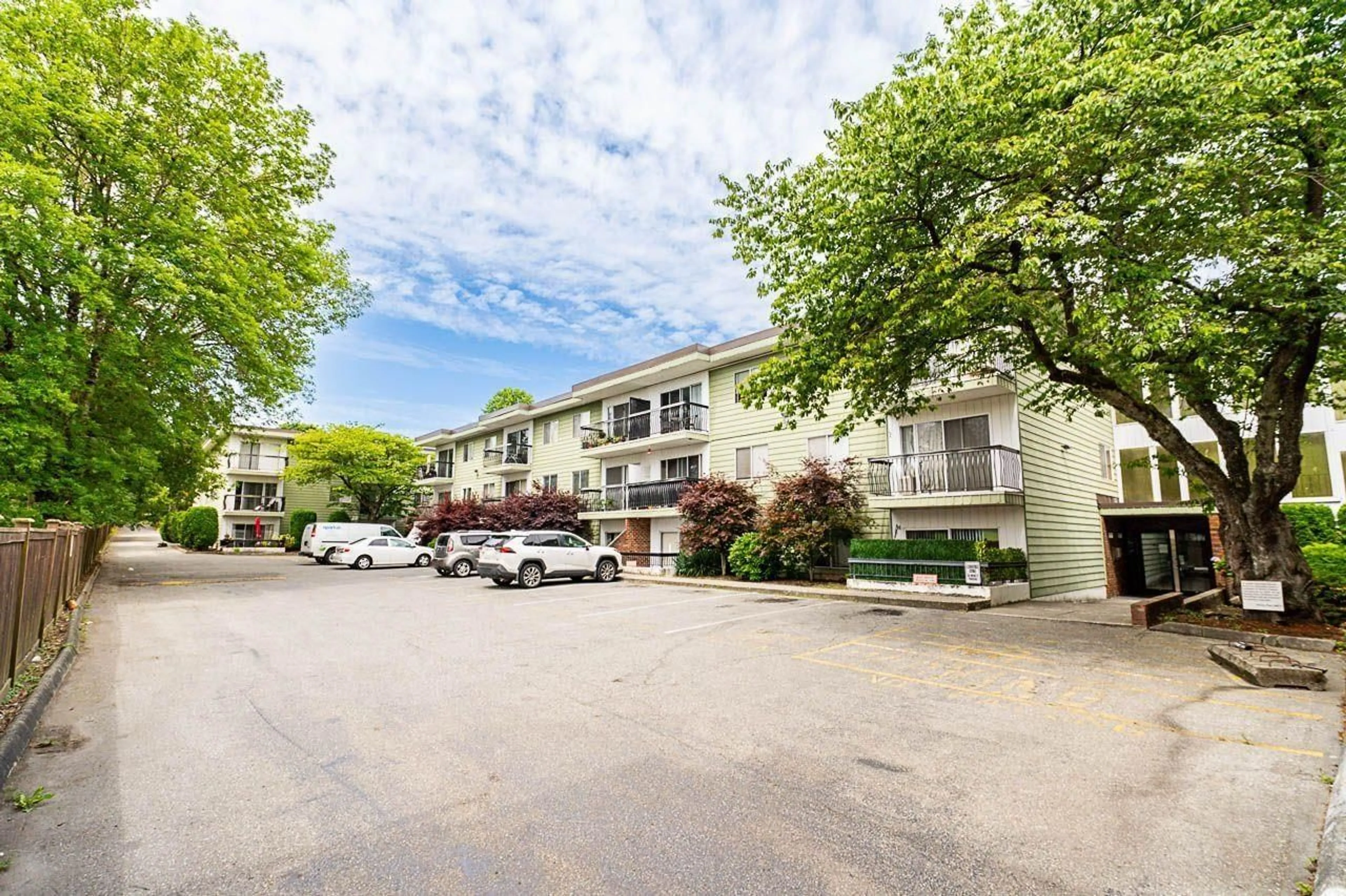 Patio, mountain view for 135B - 8635 120, Delta British Columbia V4C6R5