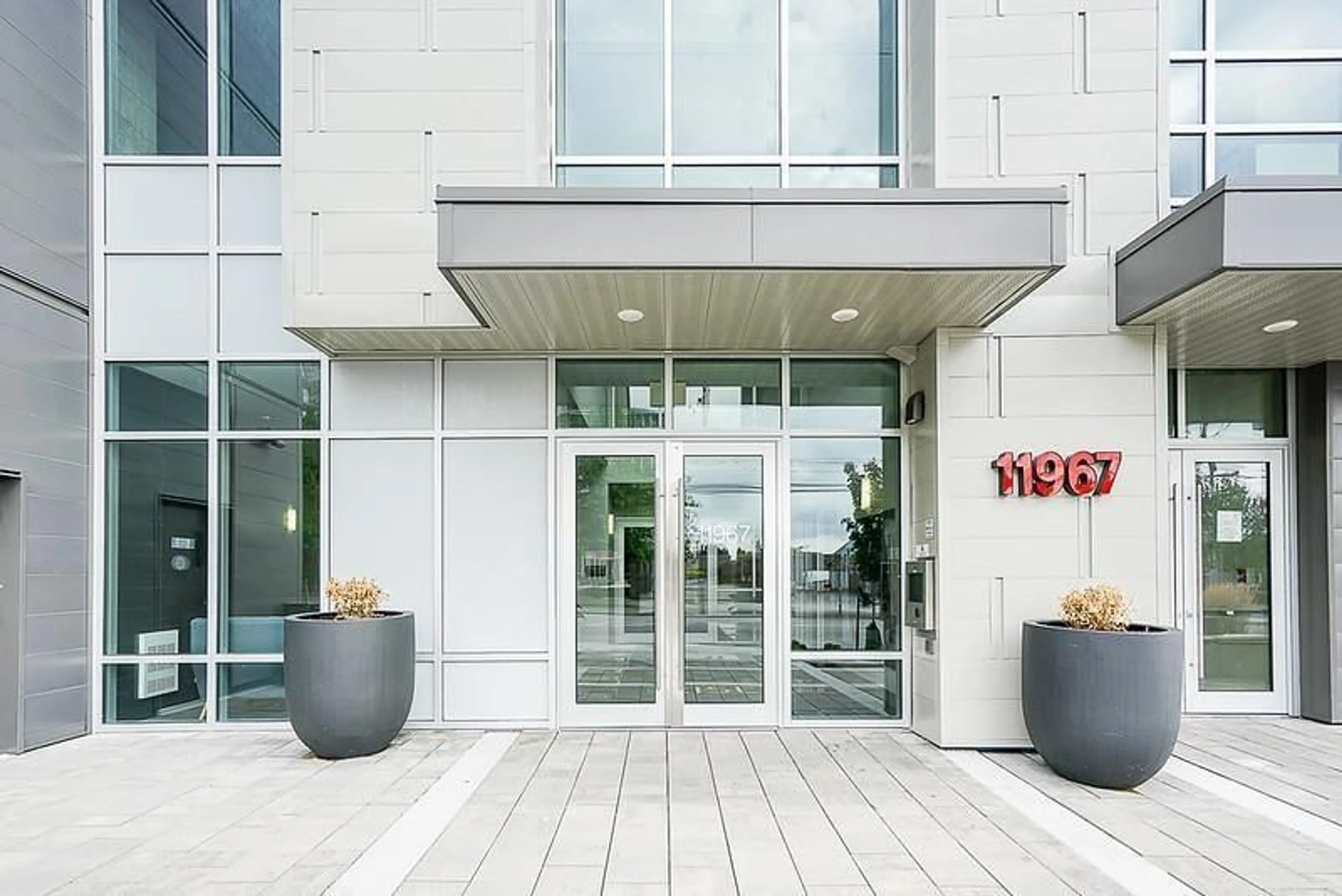 Indoor foyer for 606 - 11967 80, Delta British Columbia V4C0E2