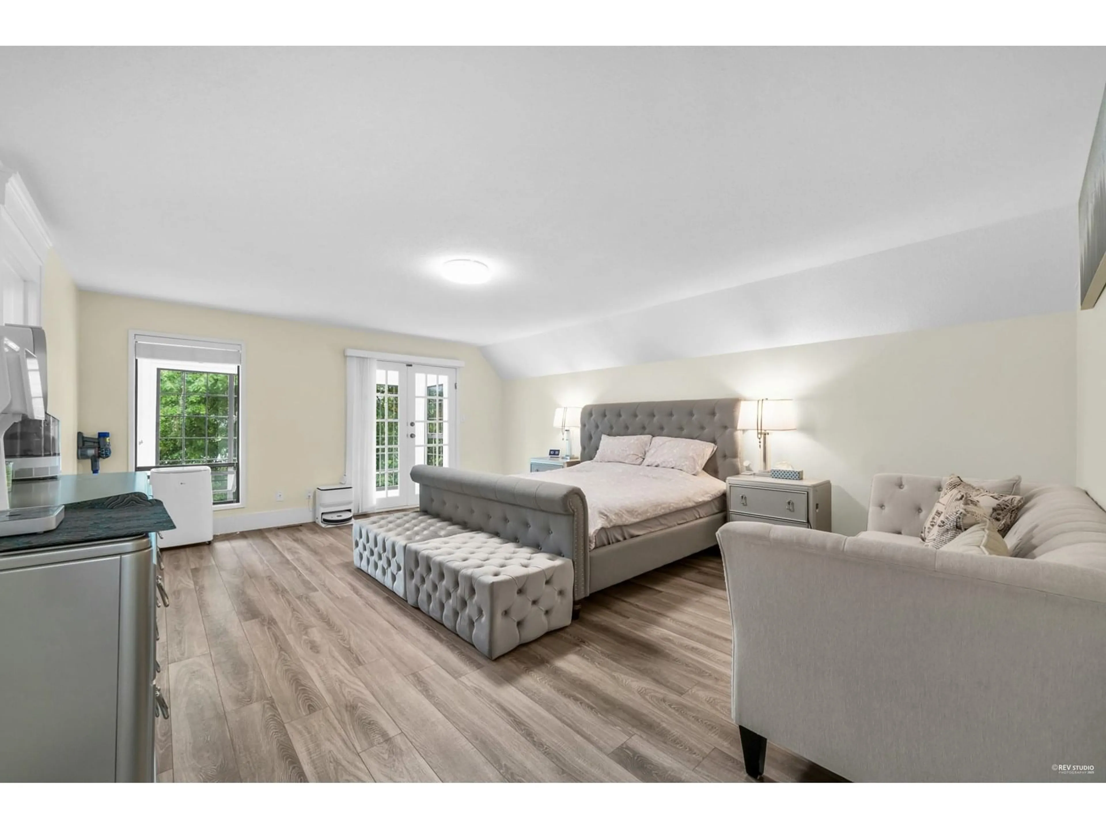 A pic of a room for 1660 145, Surrey British Columbia V4A5S3