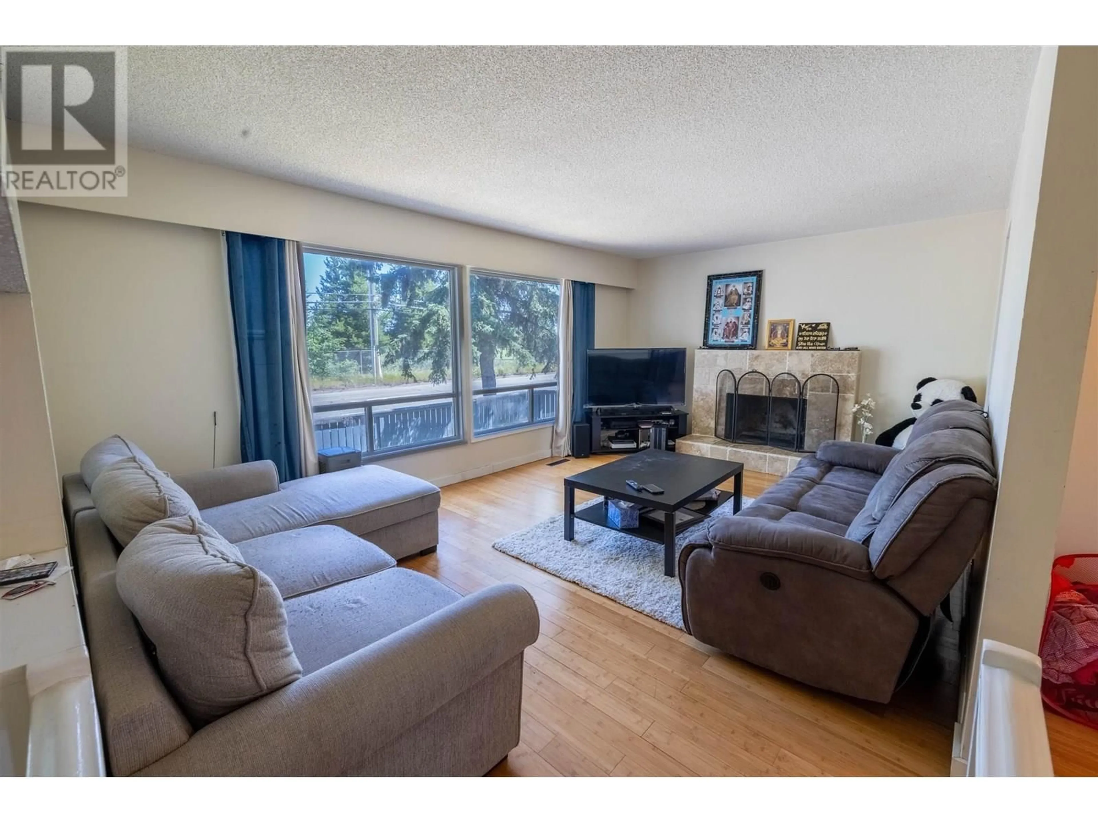 Living room with furniture, wood/laminate floor for 2955 WESTWOOD DRIVE, Prince George British Columbia V2N1R7