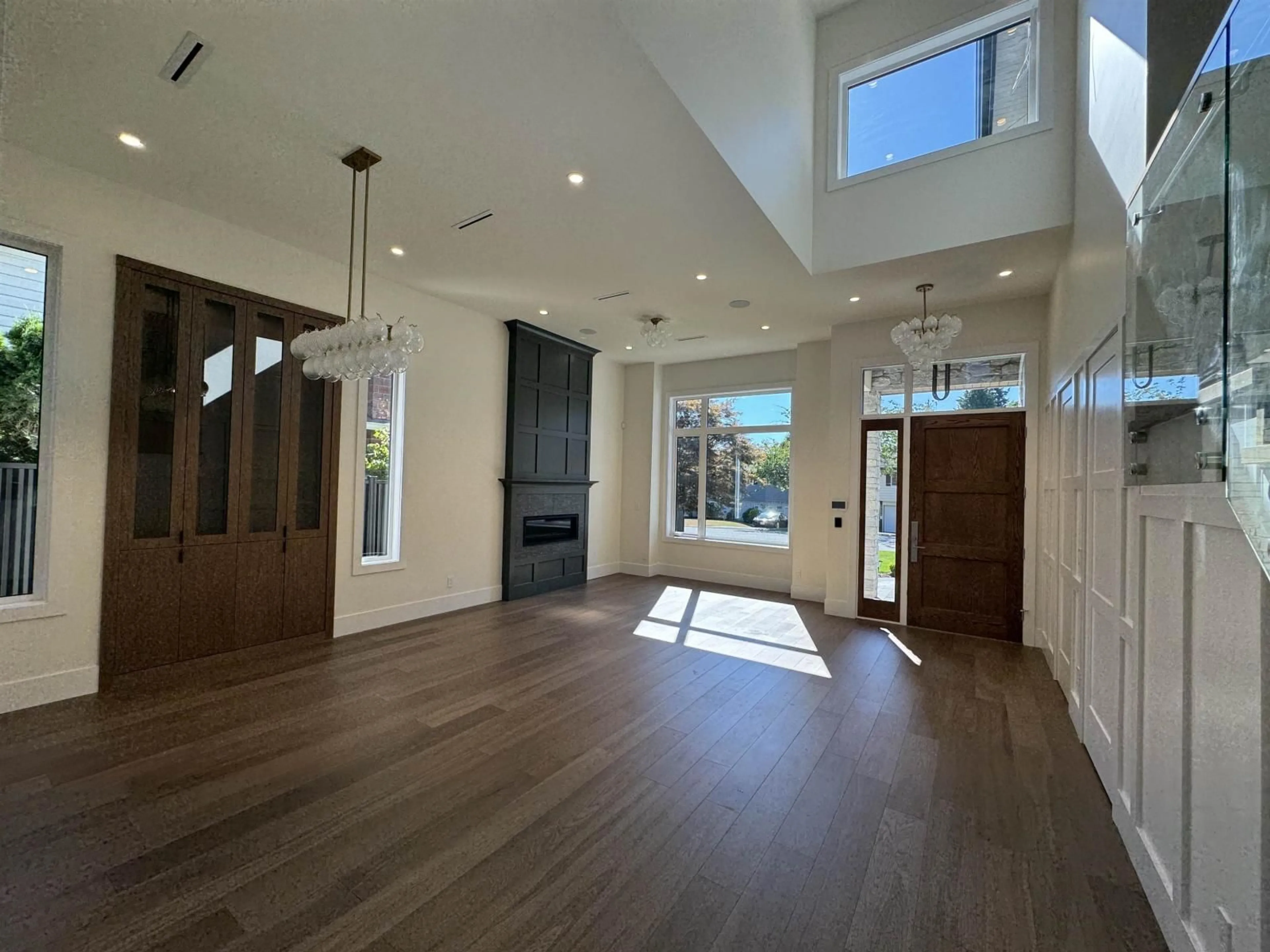 Indoor entryway for 15689 BROOME, Surrey British Columbia V4A1Y3