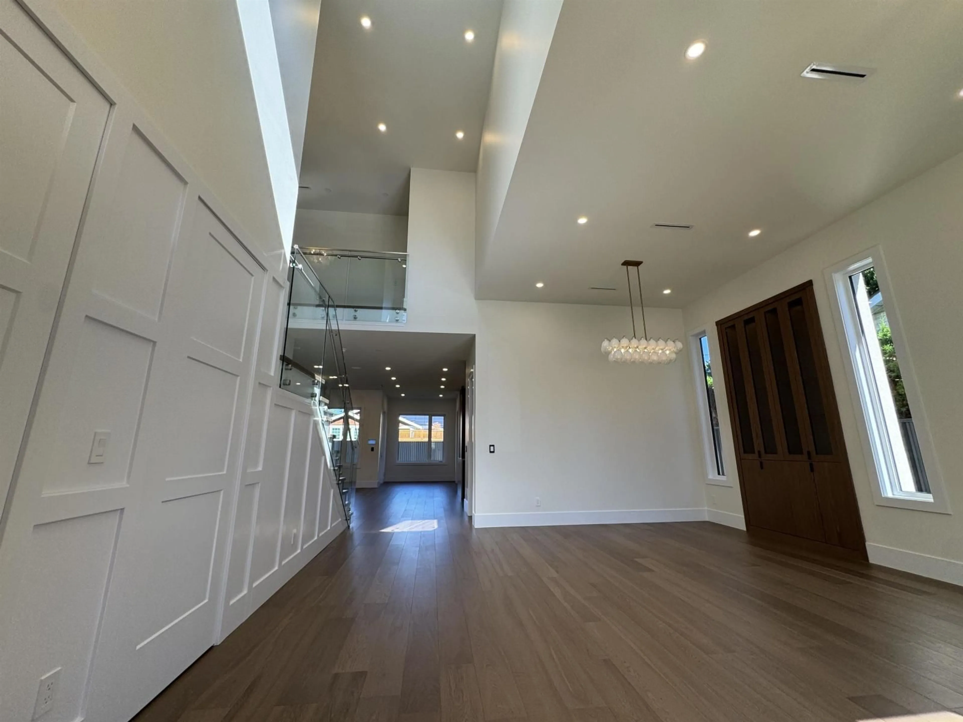 Indoor foyer for 15689 BROOME, Surrey British Columbia V4A1Y3