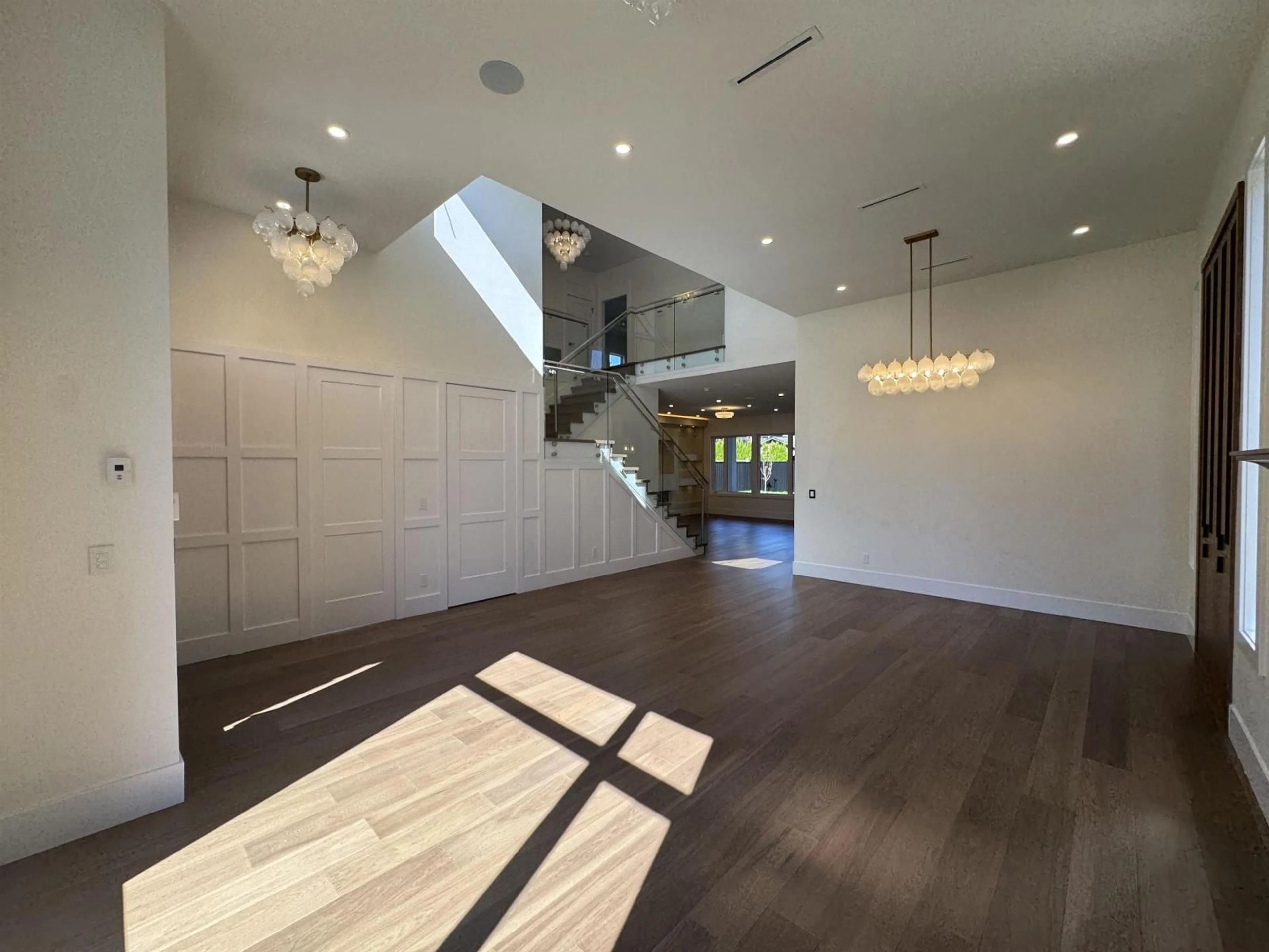 Indoor foyer for 15689 BROOME, Surrey British Columbia V4A1Y3