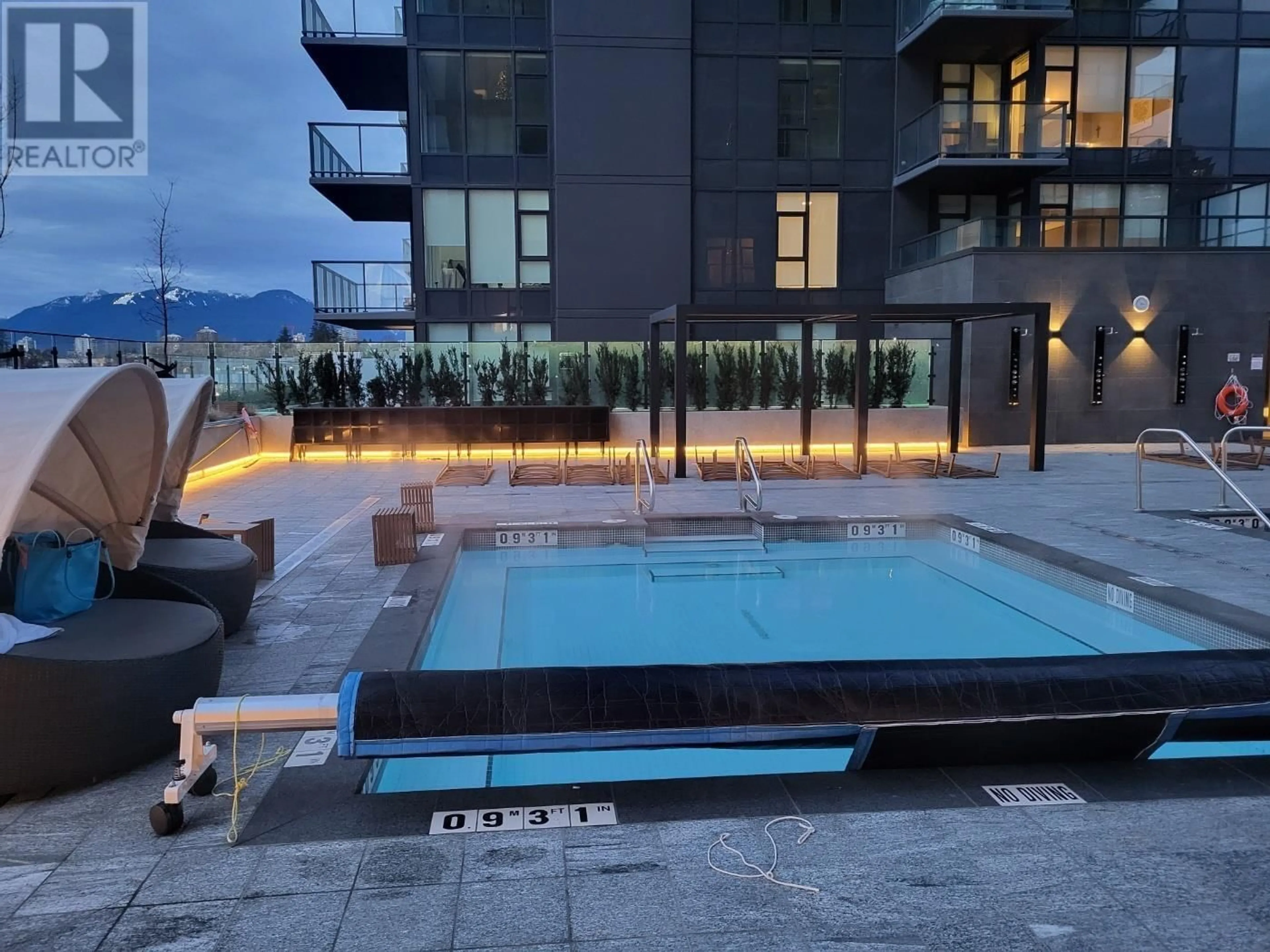 Pool for 801 - 2108 GILMORE AVENUE, Burnaby British Columbia V5C0N8