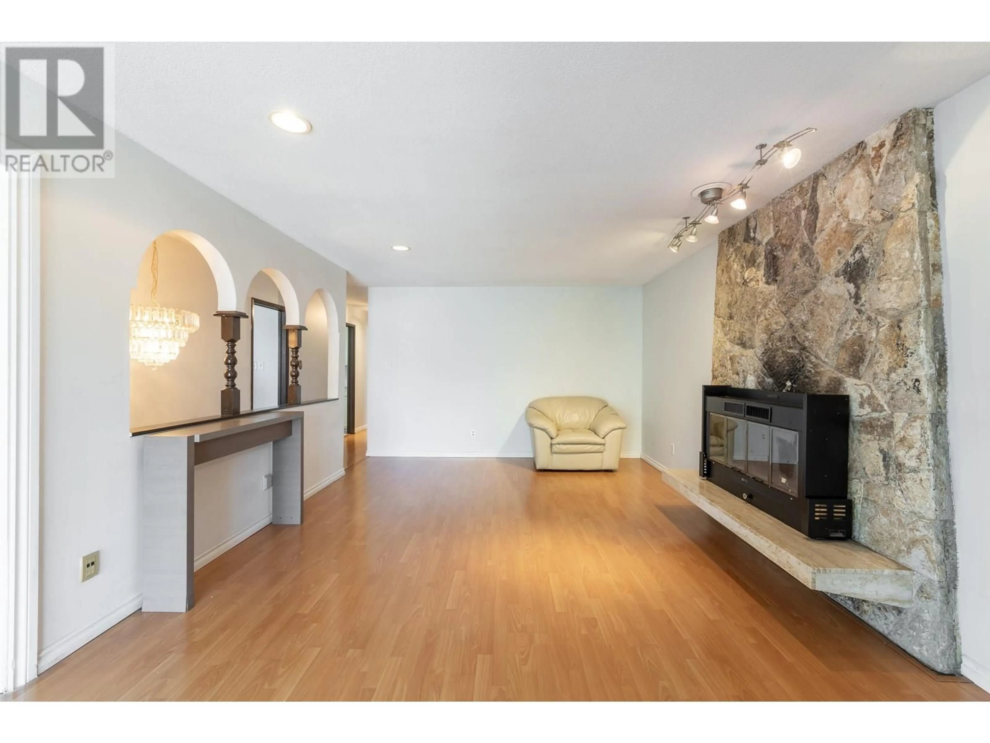 Unknown for 5591 CLARENDON STREET, Vancouver British Columbia V5R3K1