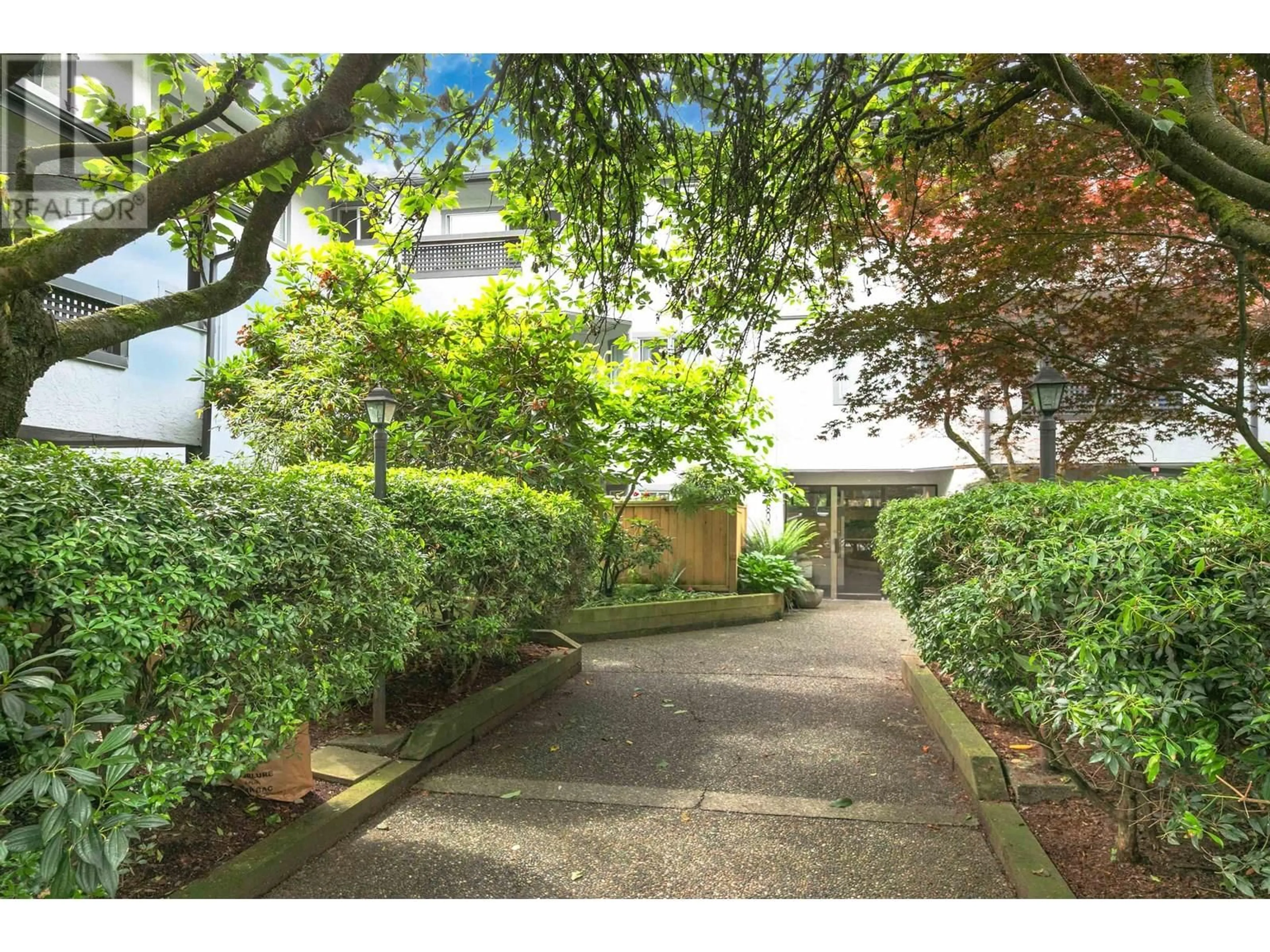 Unknown for 301 - 809 16TH STREET, North Vancouver British Columbia V7P1R2