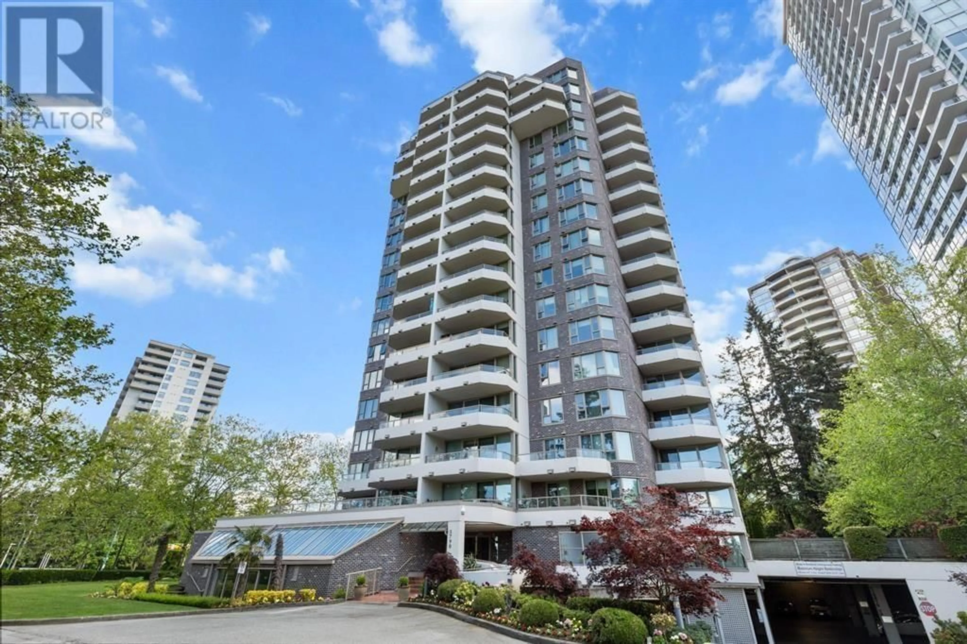 Patio, building for 303 - 5790 PATTERSON AVENUE, Burnaby British Columbia V5H4H6