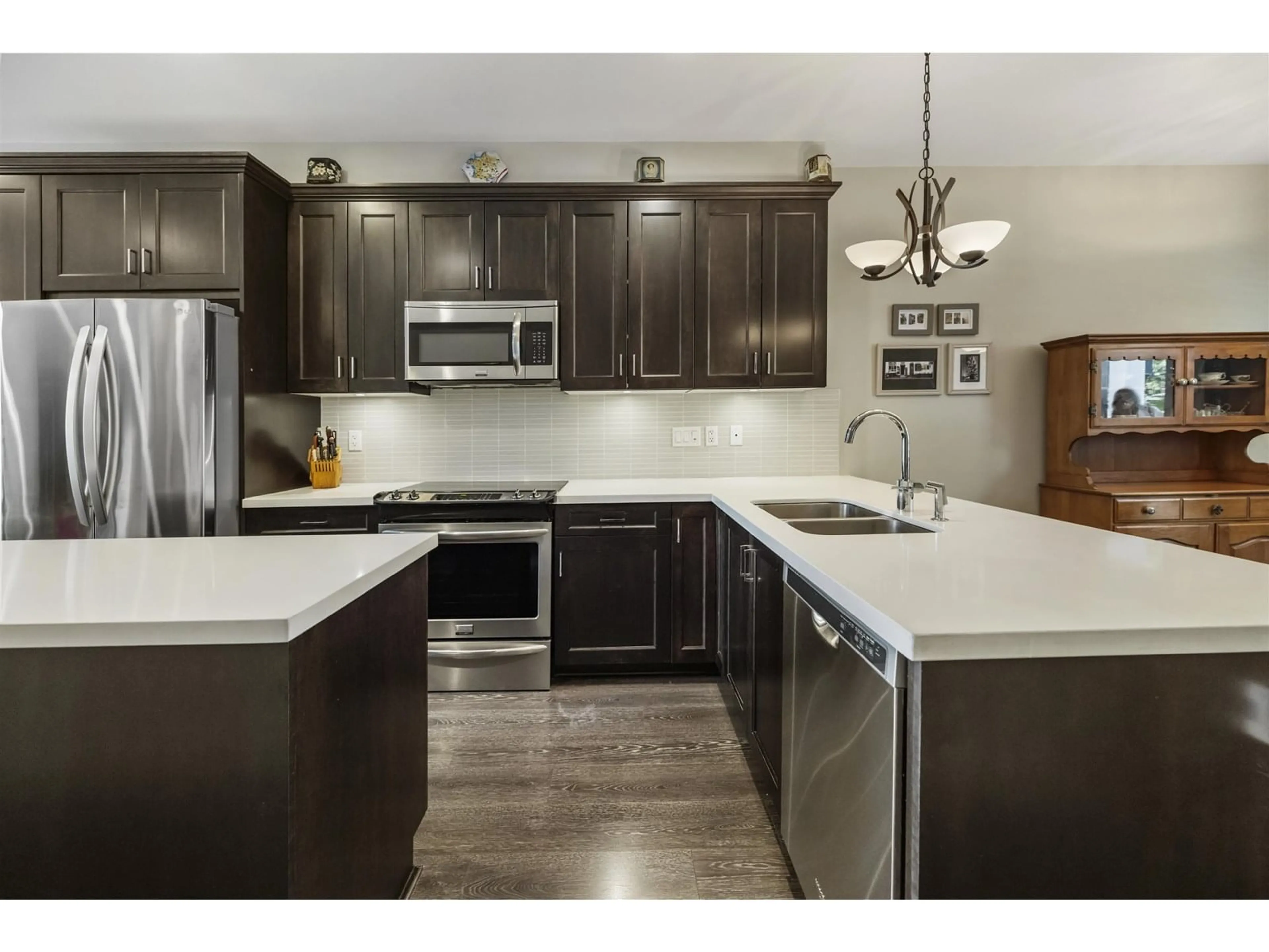 Open concept kitchen, unknown for 3 - 14271 60, Surrey British Columbia V3X2N4