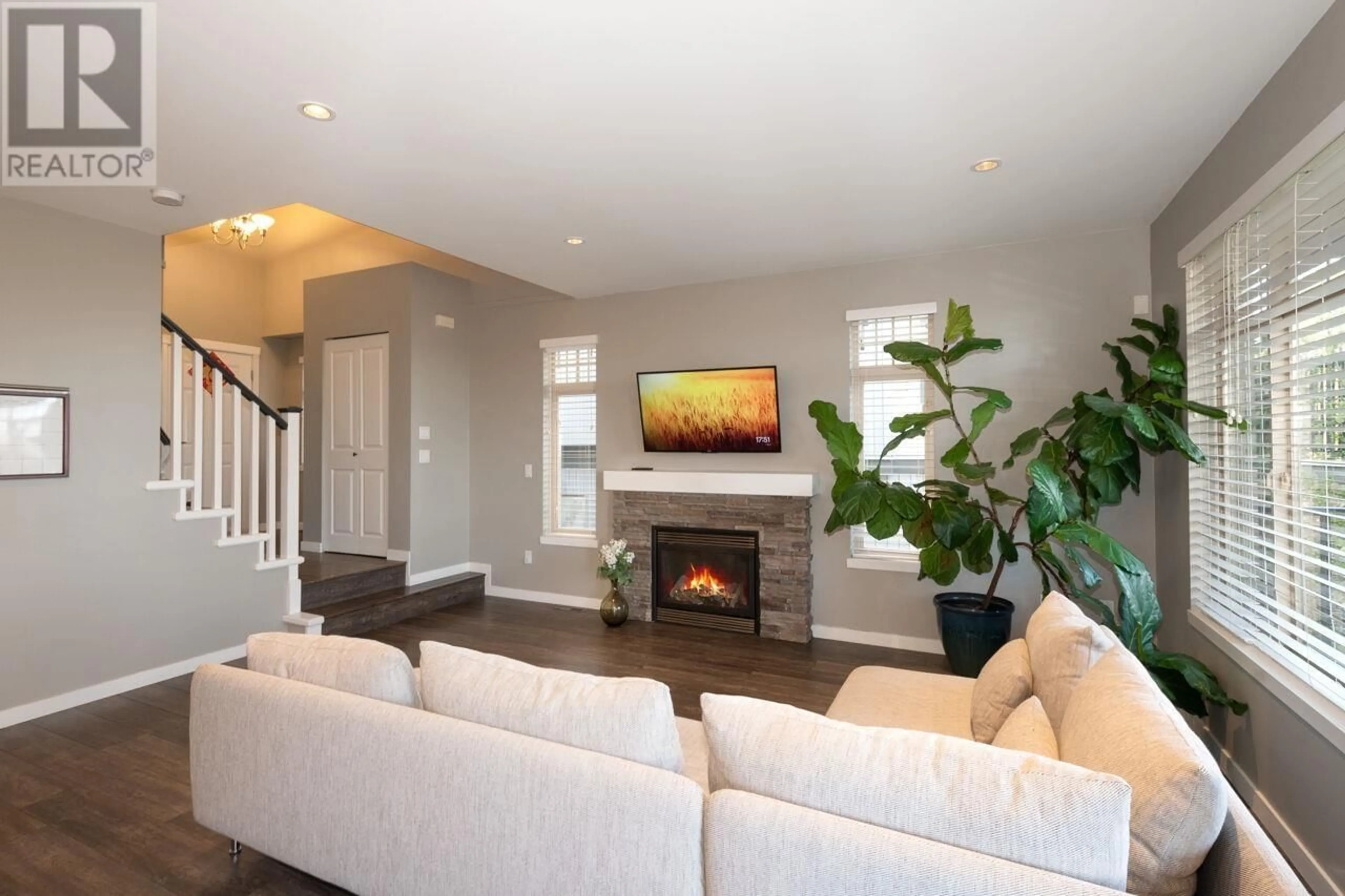 Living room with furniture, unknown for 59 - 55 HAWTHORN DRIVE, Port Moody British Columbia V3H0B3