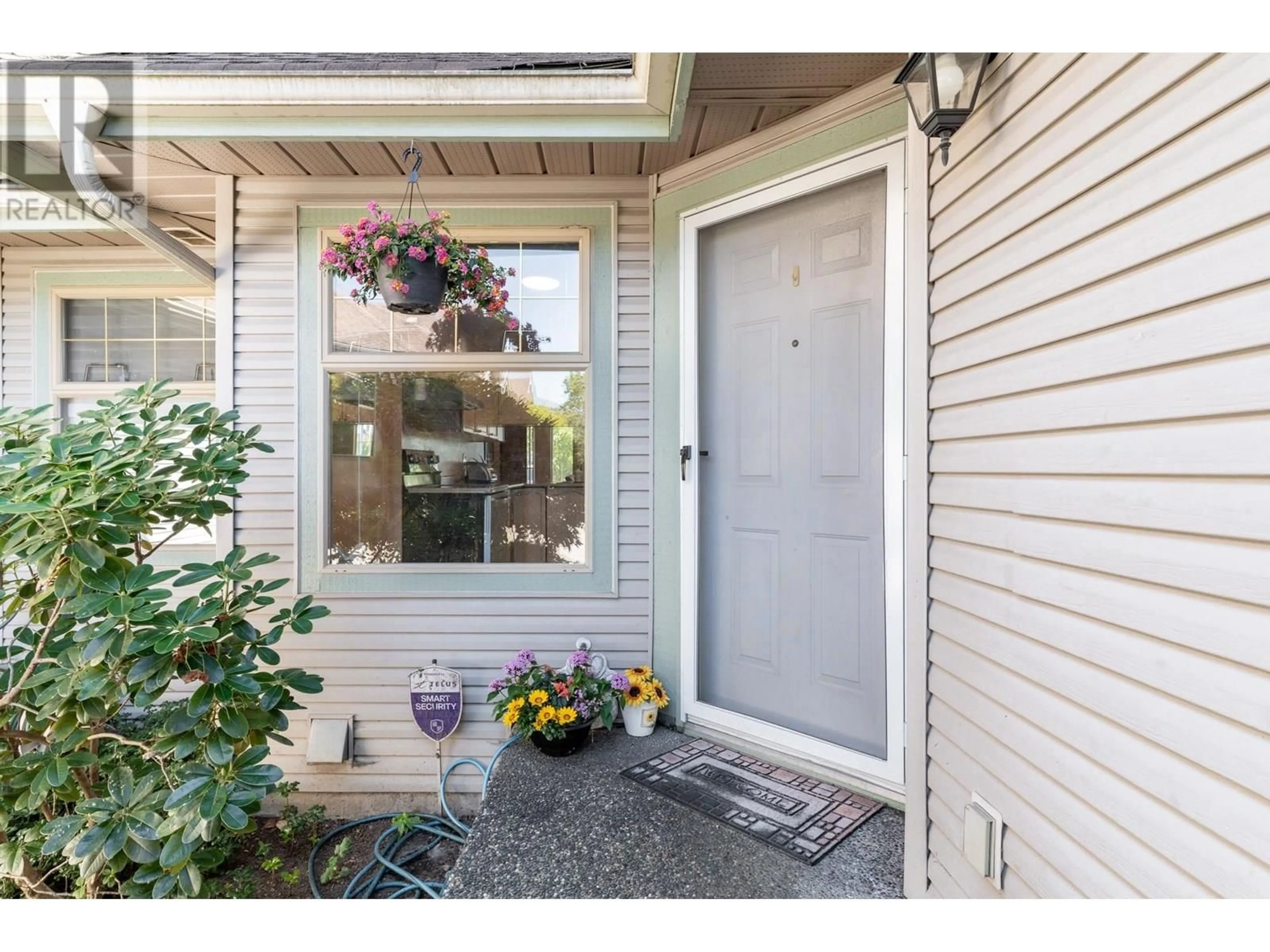 Indoor entryway for 42 - 1255 RIVERSIDE DRIVE, Port Coquitlam British Columbia V3B7W5