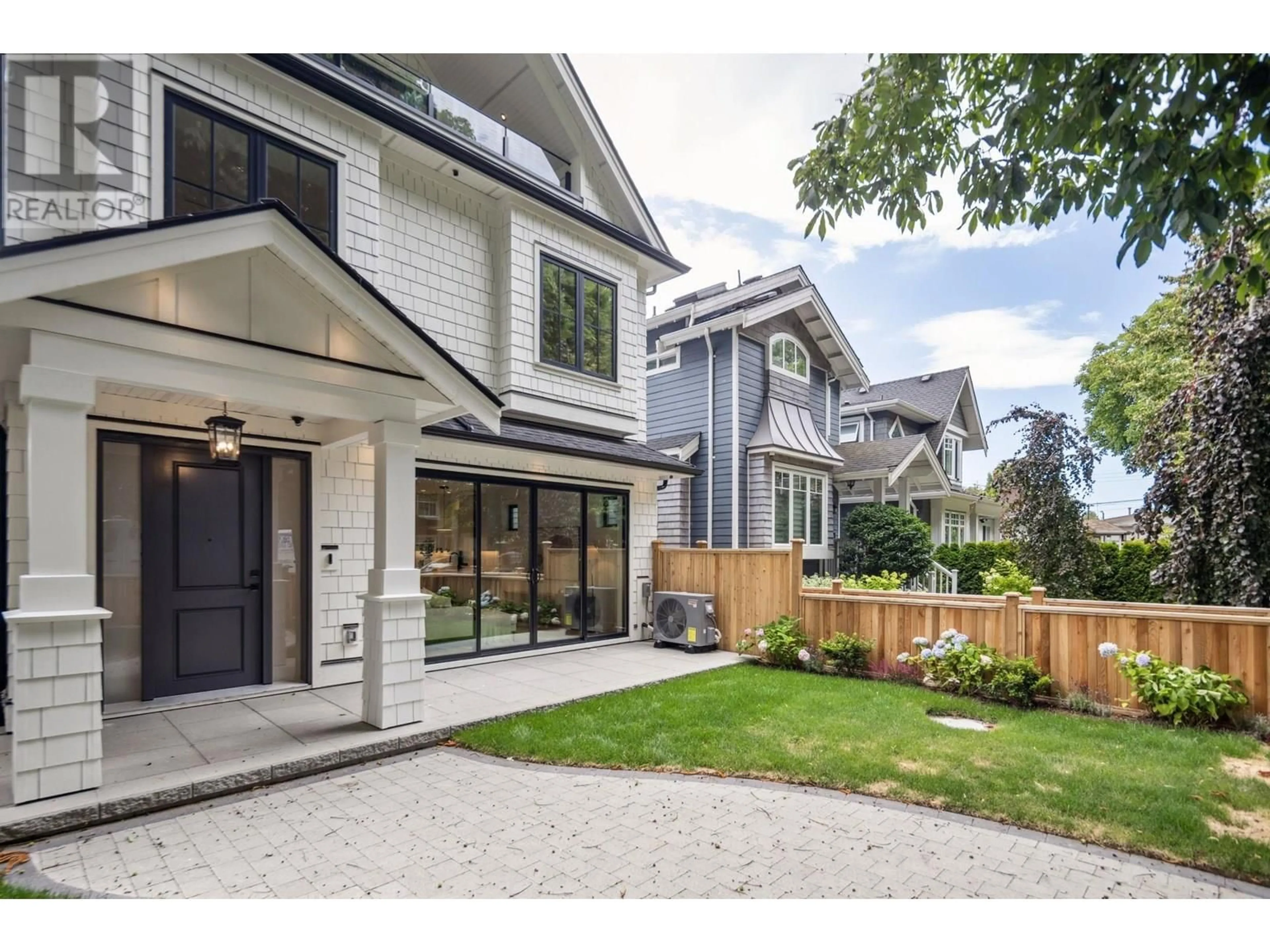 Home with brick exterior material, street for 1 - 250 39TH AVENUE, Vancouver British Columbia V5W1K2
