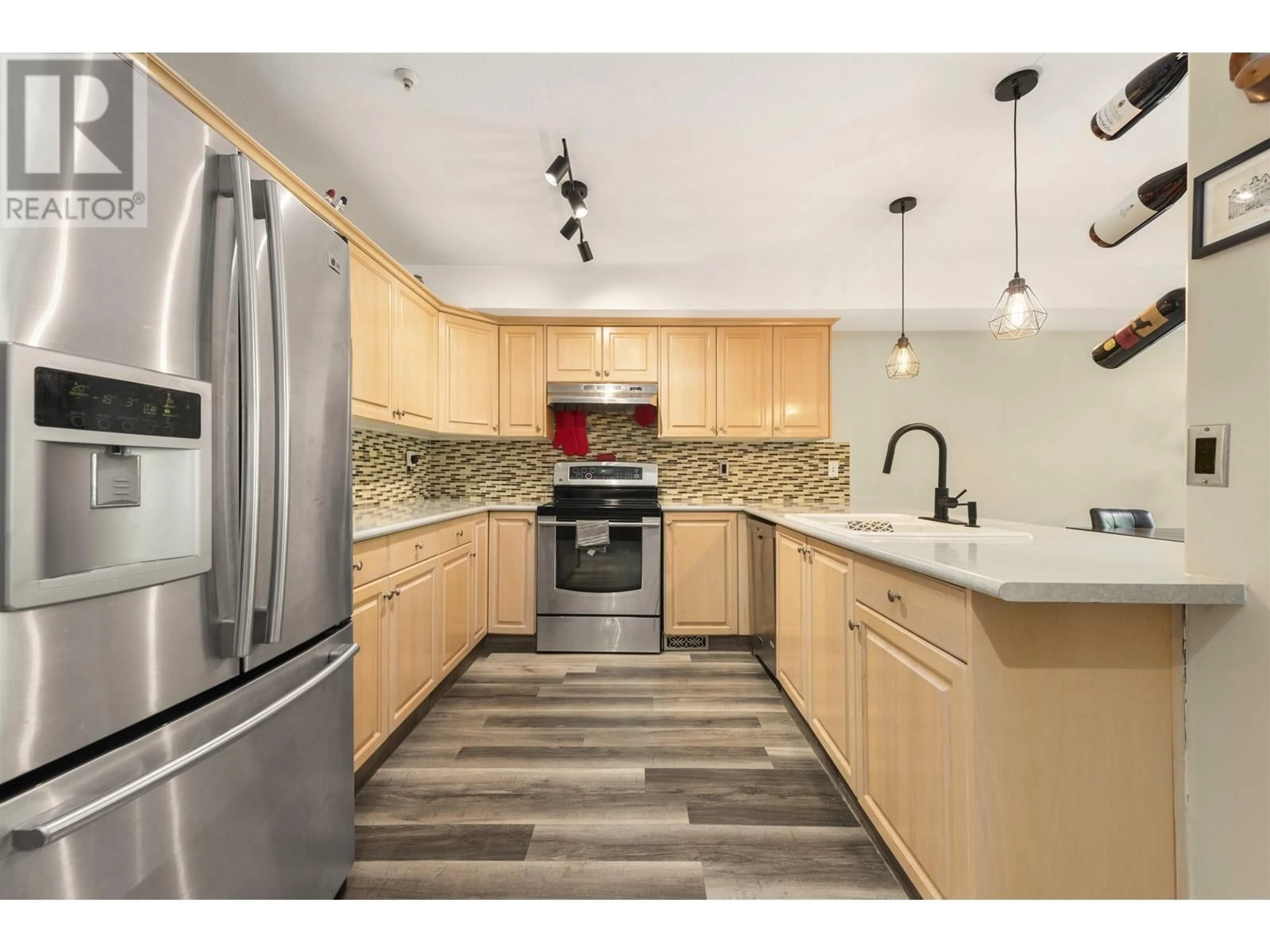 Open concept kitchen, unknown for 20 - 39754 GOVERNMENT ROAD, Squamish British Columbia V8B0G3