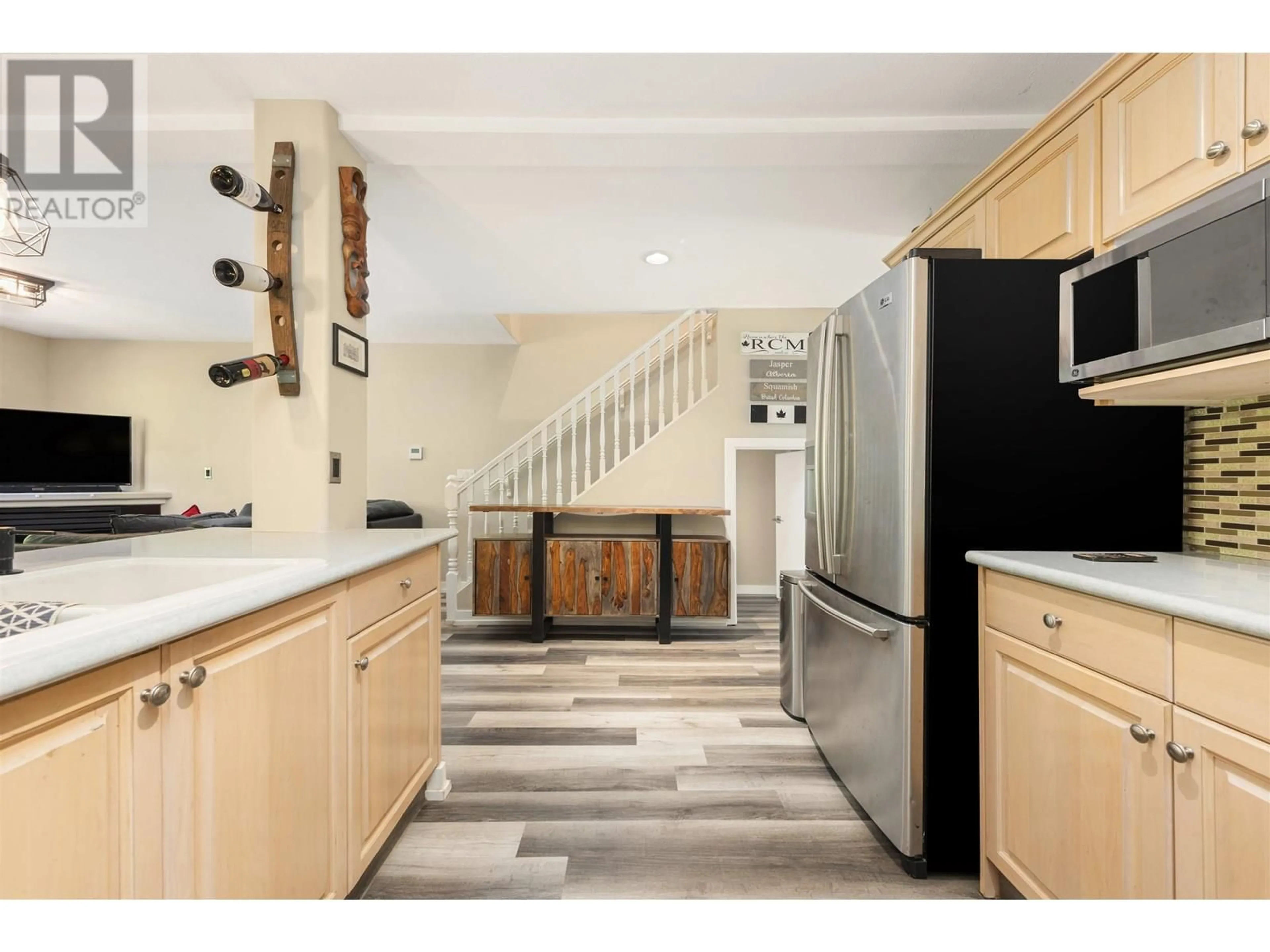 Open concept kitchen, ceramic/tile floor for 20 - 39754 GOVERNMENT ROAD, Squamish British Columbia V8B0G3
