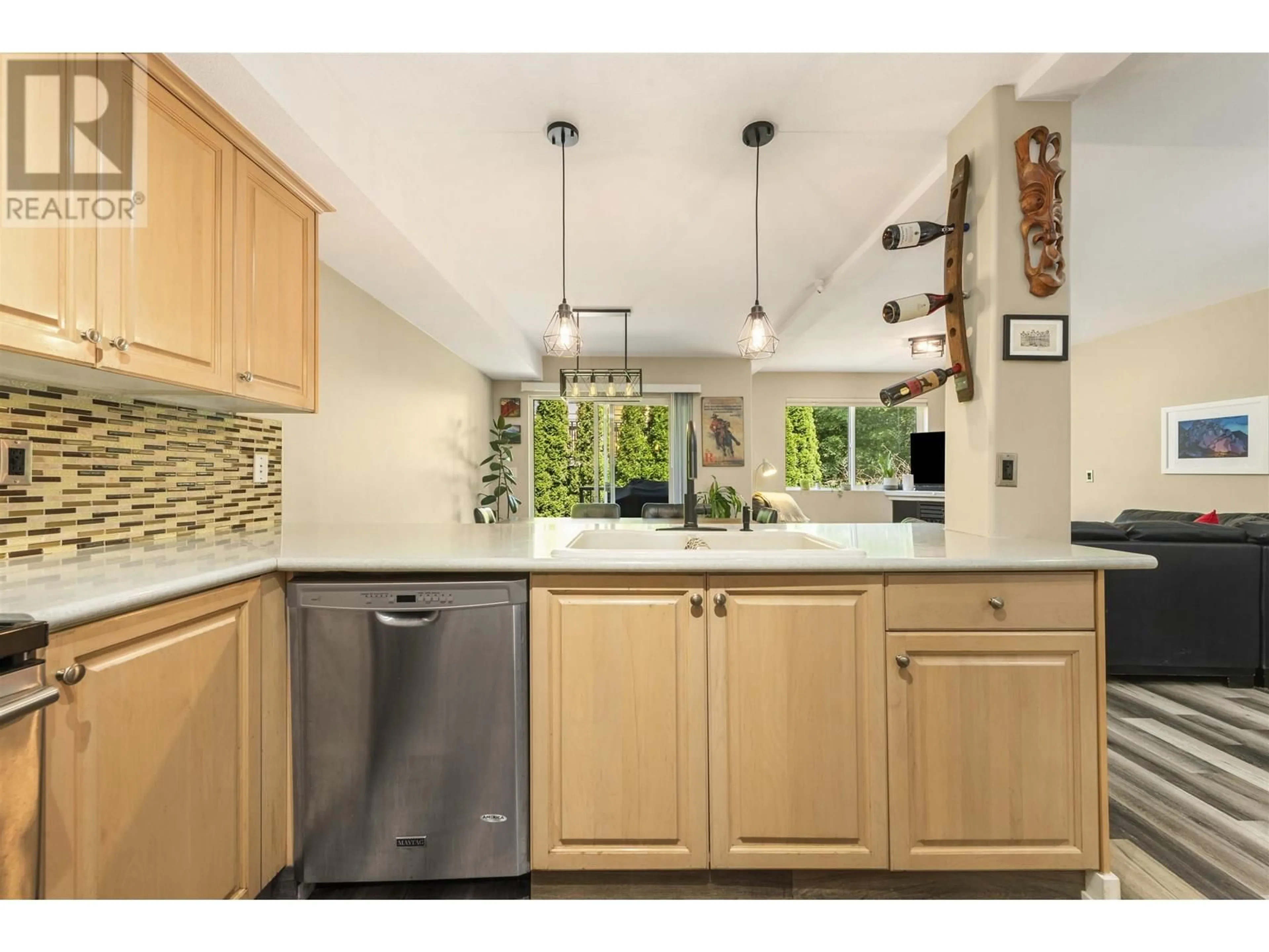Open concept kitchen, ceramic/tile floor for 20 - 39754 GOVERNMENT ROAD, Squamish British Columbia V8B0G3