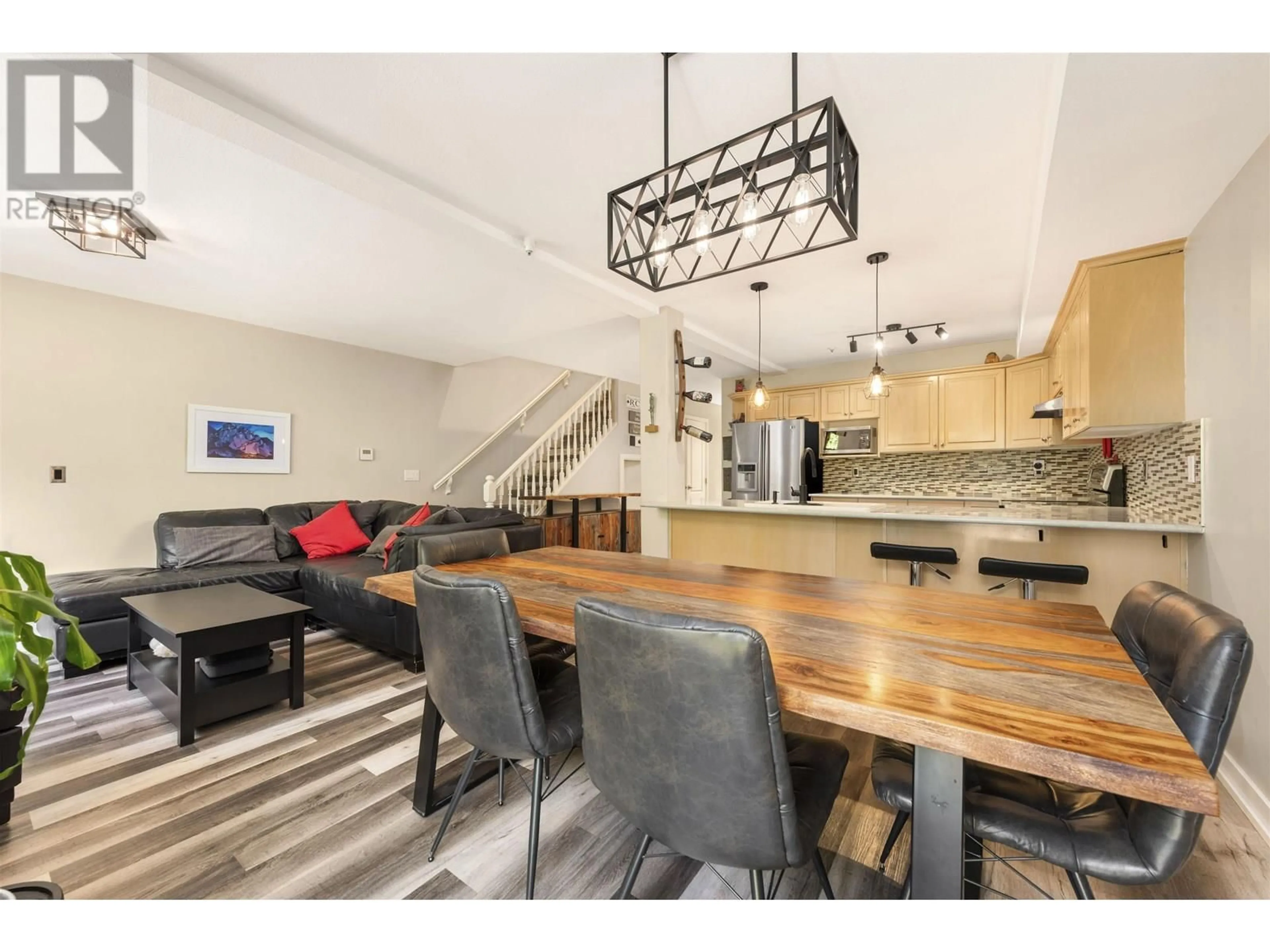 Open concept kitchen, unknown for 20 - 39754 GOVERNMENT ROAD, Squamish British Columbia V8B0G3