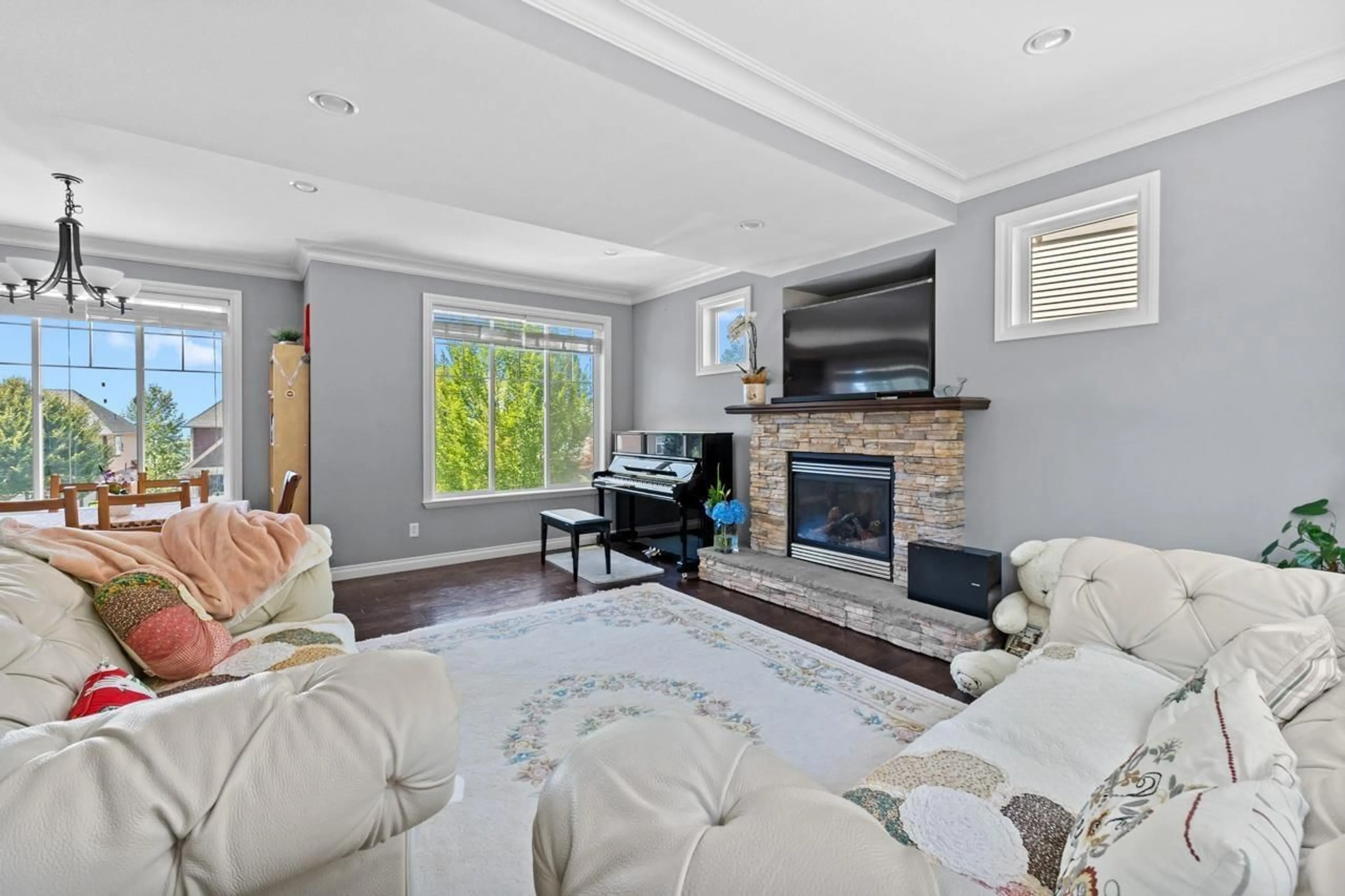 Living room with furniture, unknown for 3980 KALEIGH, Abbotsford British Columbia V3G3E3